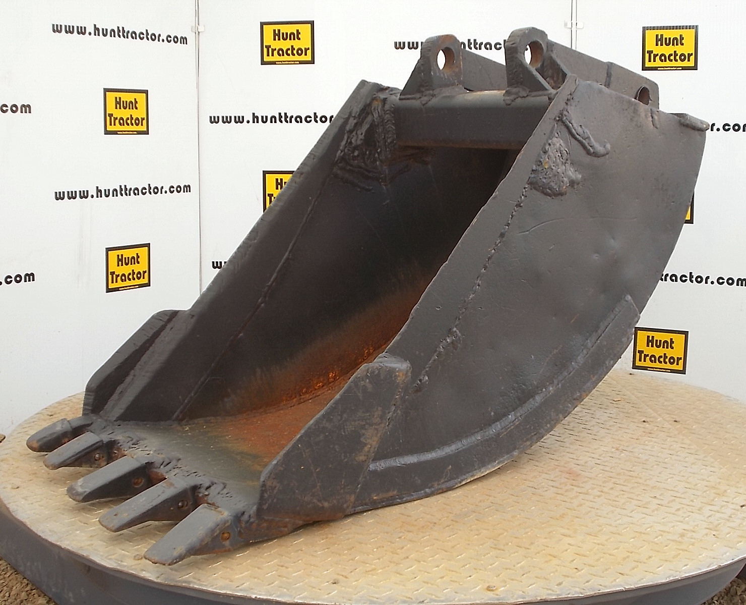 Crater Lake Ford >> Used 24" Ford 3400 Pin-On Backhoe Bucket For Sale Crater Lake Ford >> Used 24" Ford 3400 Pin-On Backhoe Bucket For Sale