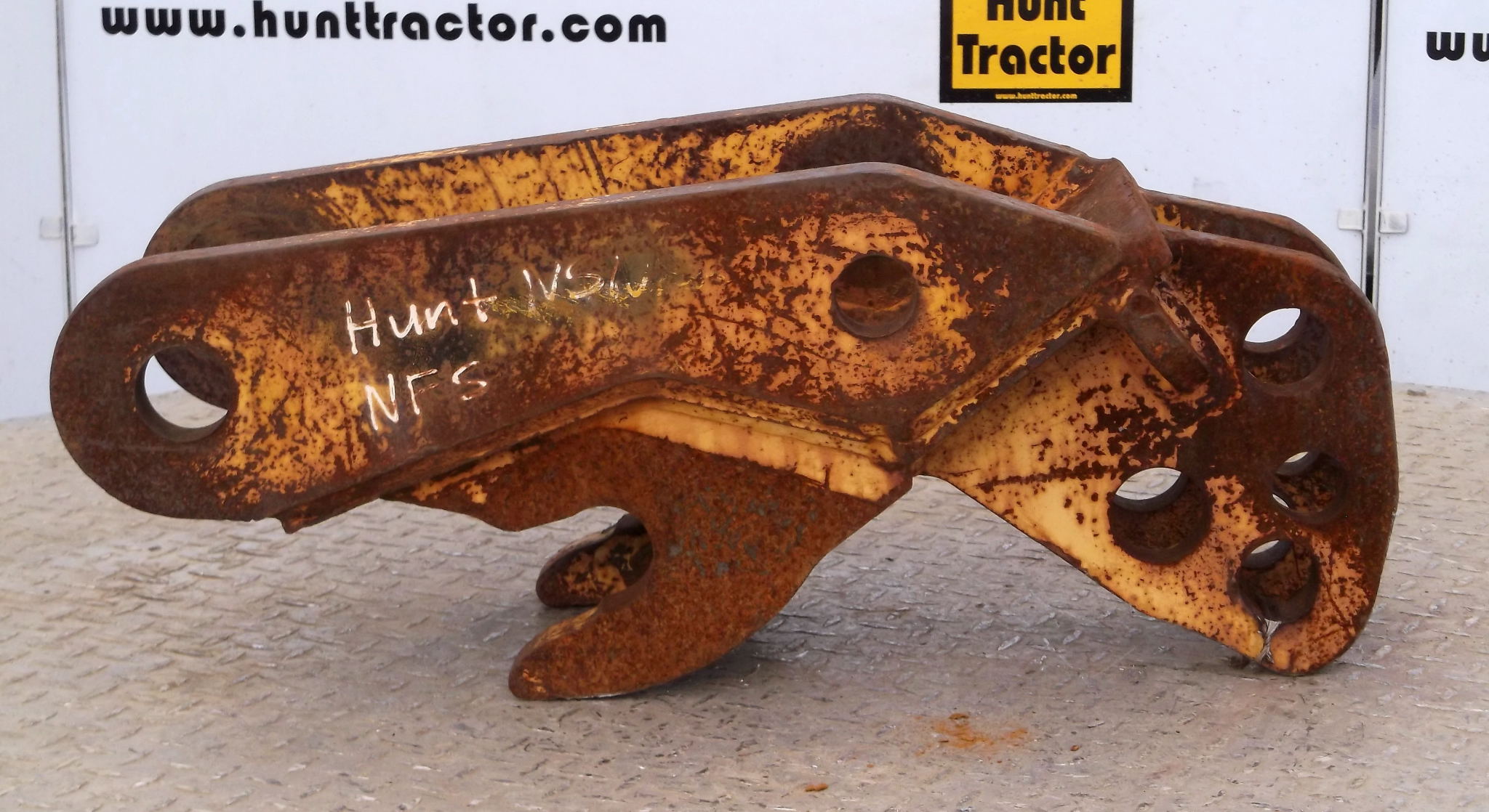 Used John Deere 310G Manual Fit-All John Deere Pin-Grabber Quick Change For  Sale