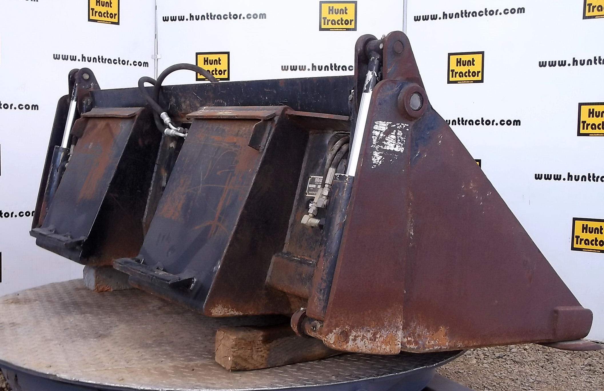 Used 75" Universal Skid Steer 4-1 Loader Bucket For Sale
