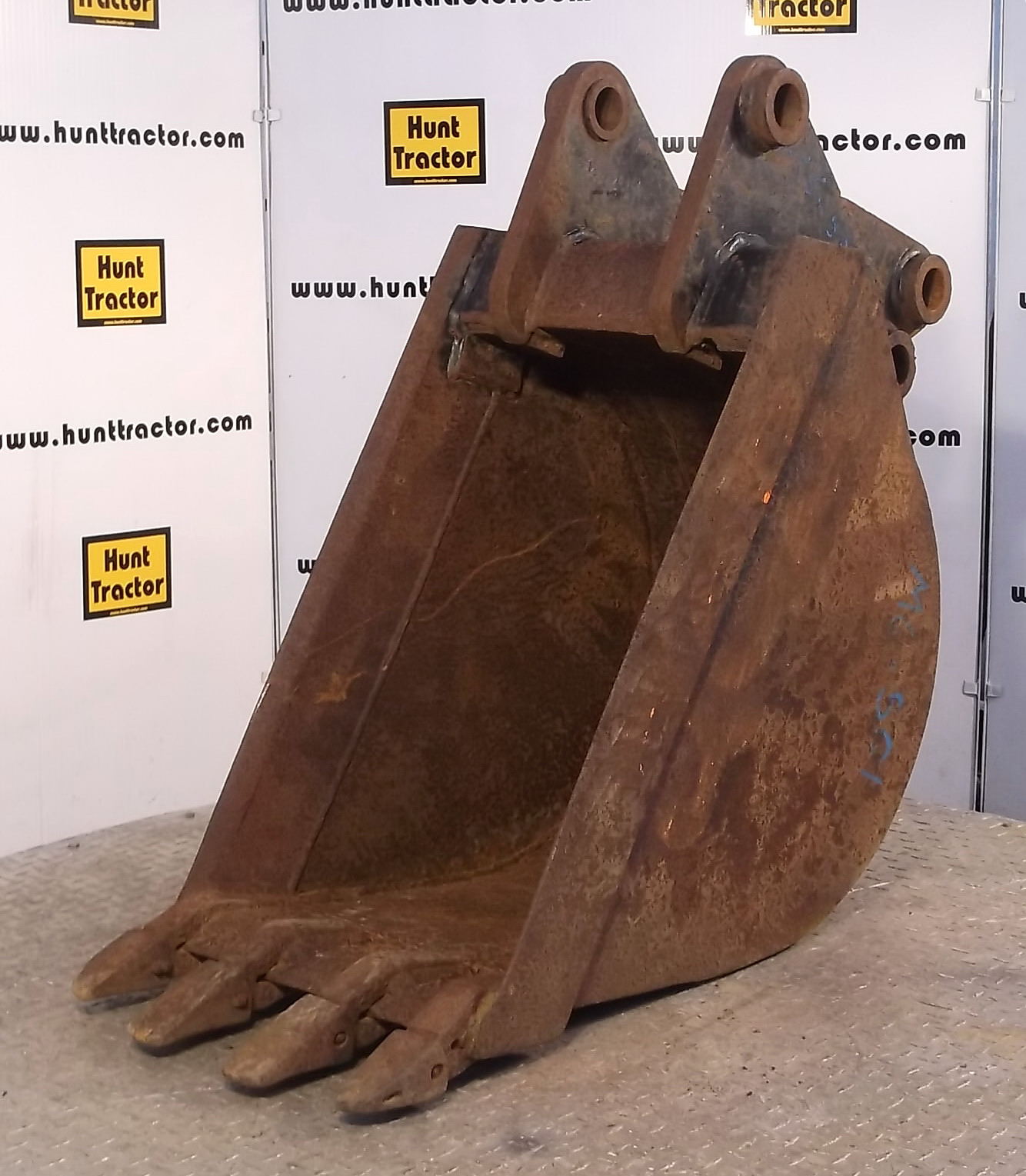 Used 18" JCB 214 PinOn Backhoe Bucket For Sale