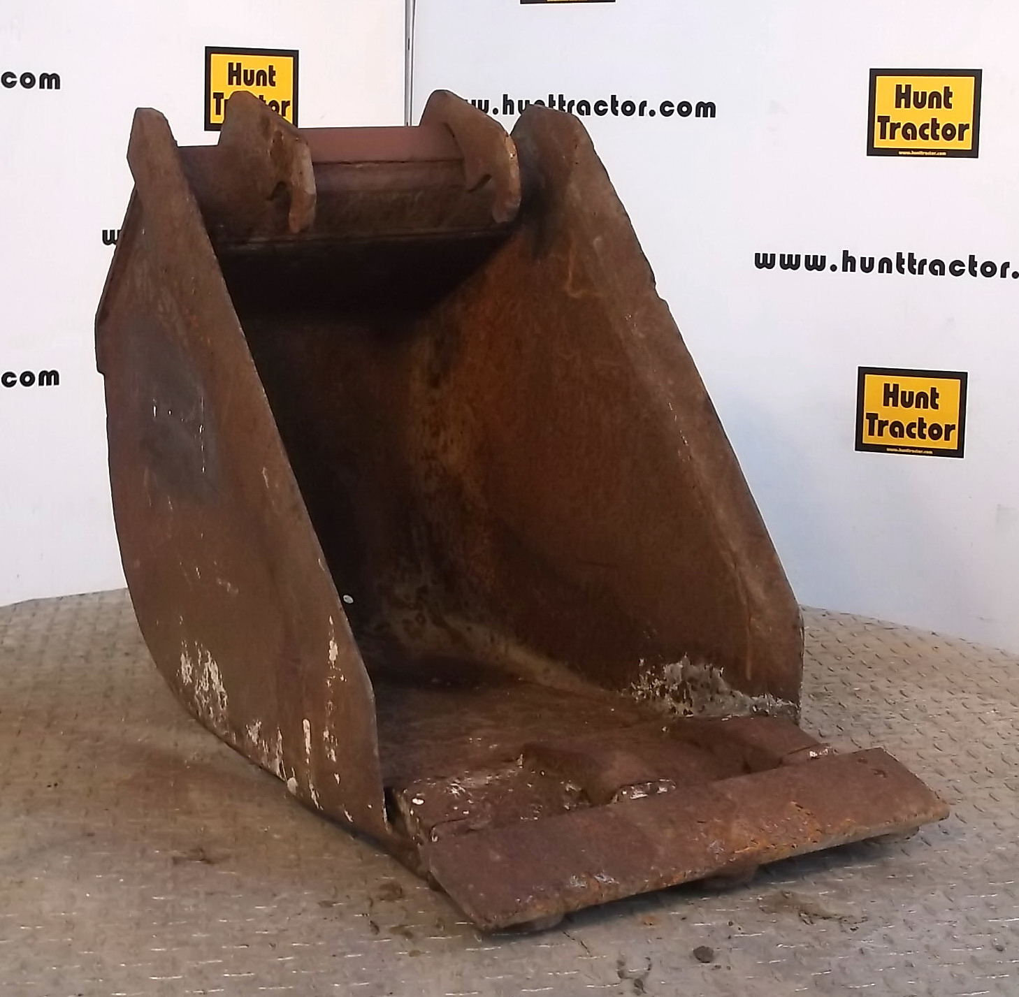 Used 18" Bobcat 341 Bobcat XChange Class IV MiniExcavator Bucket For Sale