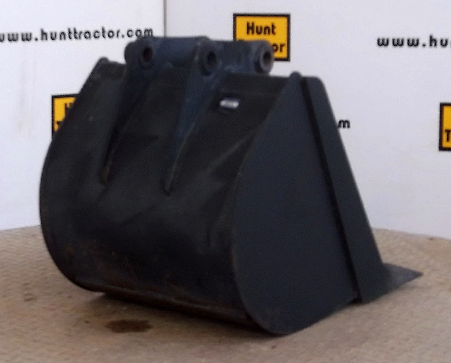 New 18" Kubota B21 PinOn Backhoe Bucket For Sale