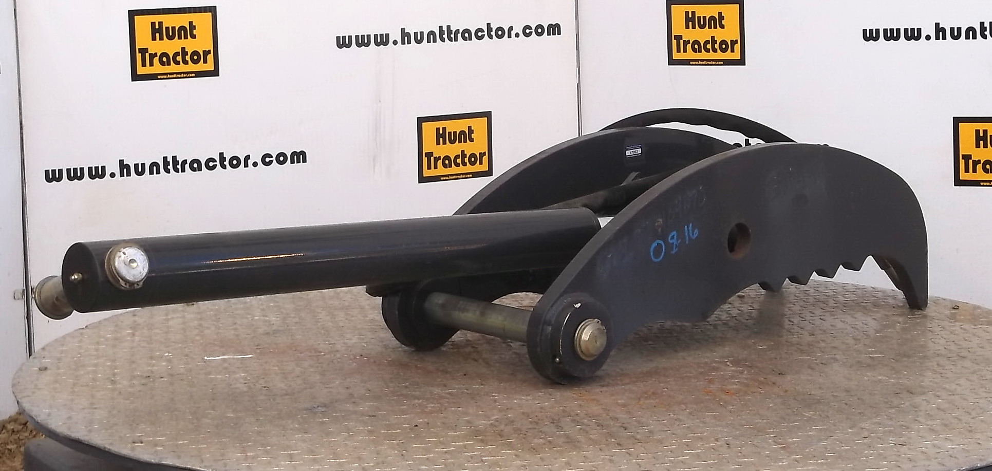 Hunt Tractor New Bobcat E85 Hydraulic Thumb For Sale