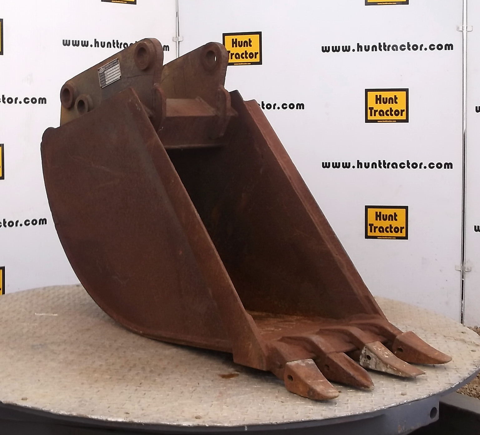 Used 18 ford 555 pin on backhoe bucket for sale