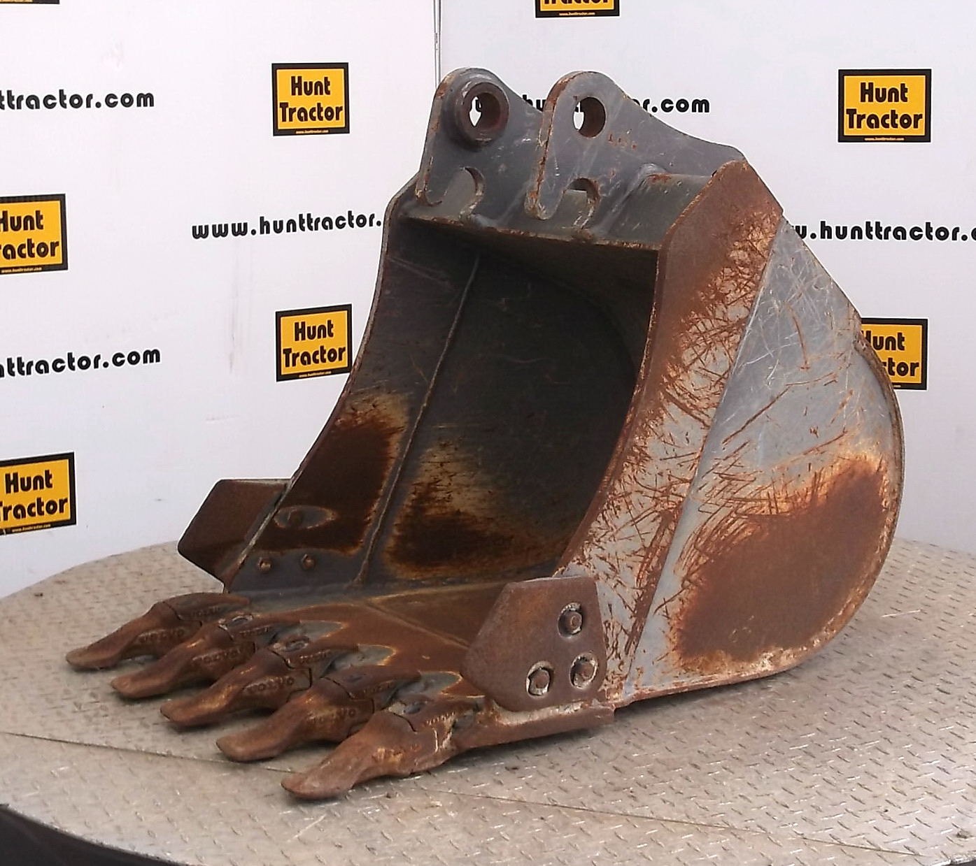 Used 24" Bobcat E42 PinOn MiniExcavator Bucket For Sale