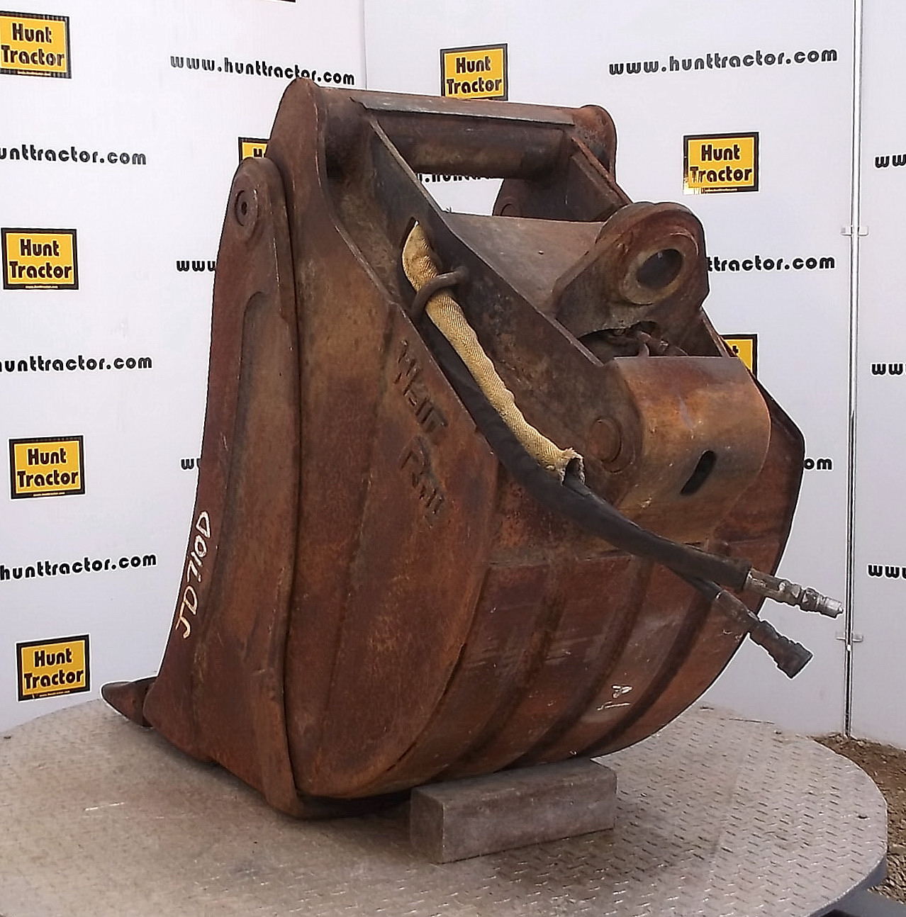 Used 24" 1/2 Yd WainRoy Jaw Bucket For Sale