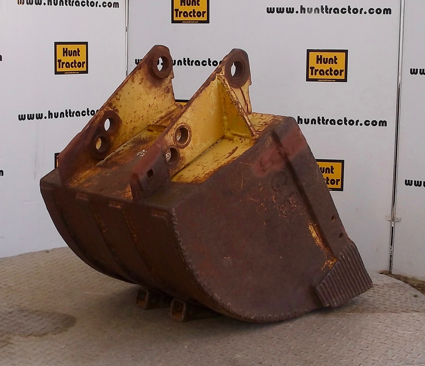 Used 24" John Deere 310A PinOn Backhoe Bucket For Sale