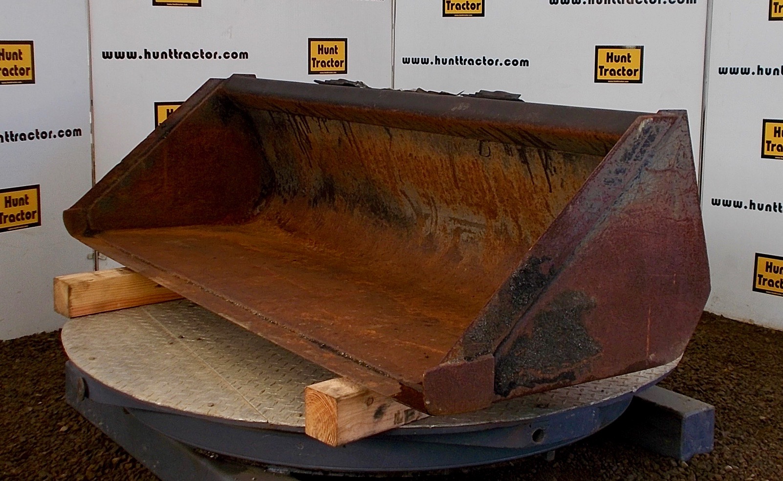 Used 69" Gehl . Quick Change General Purpose Loader Bucket For Sale