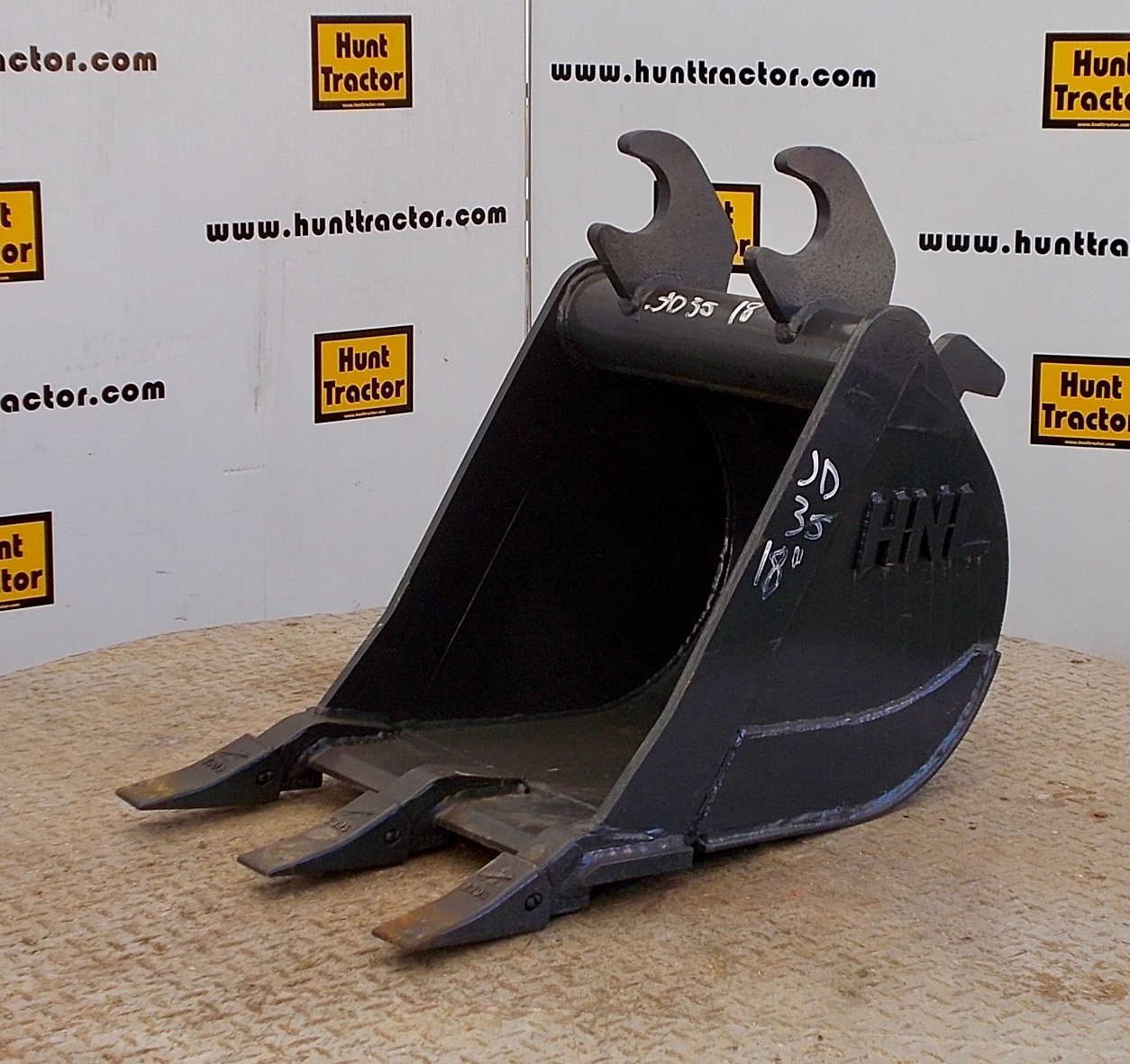 New 18 John Deere 35d John Deere Wedge Mini Excavator Bucket For Sale