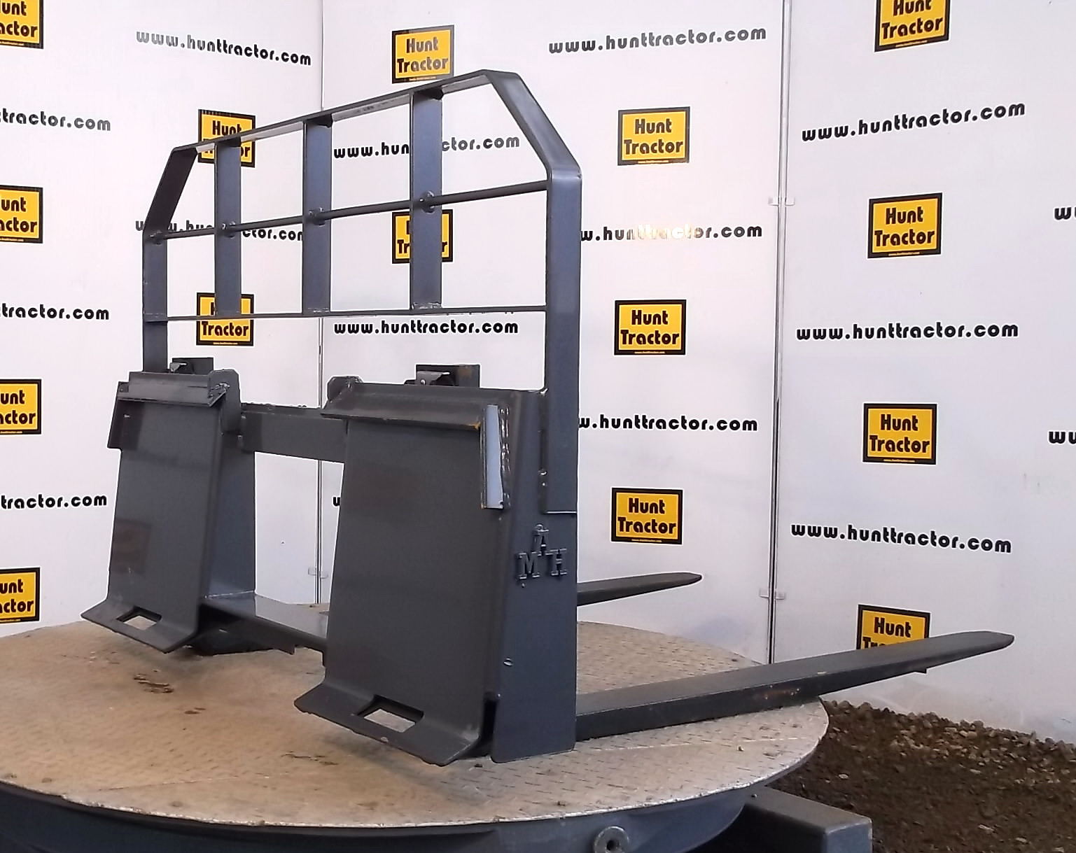 New 4,500 lb Universal Skid Steer Forks For Sale