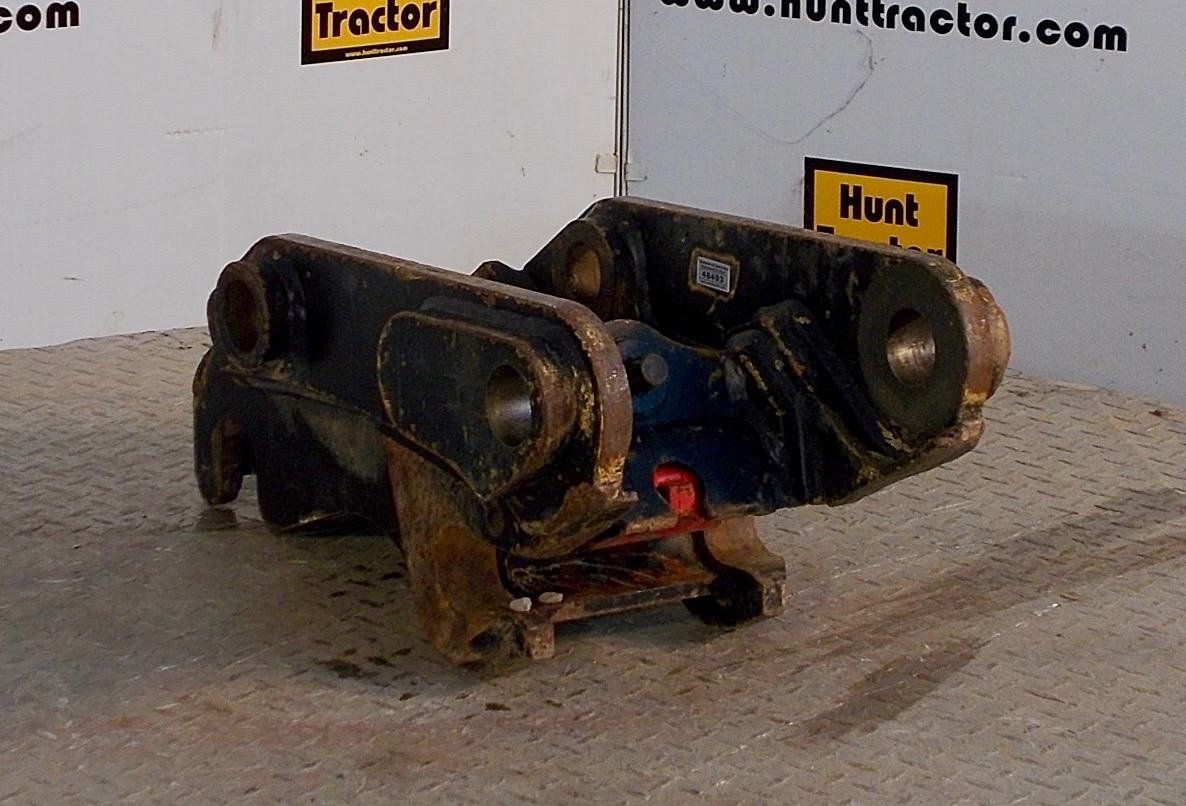 48493-Cat 420D Coupler-1