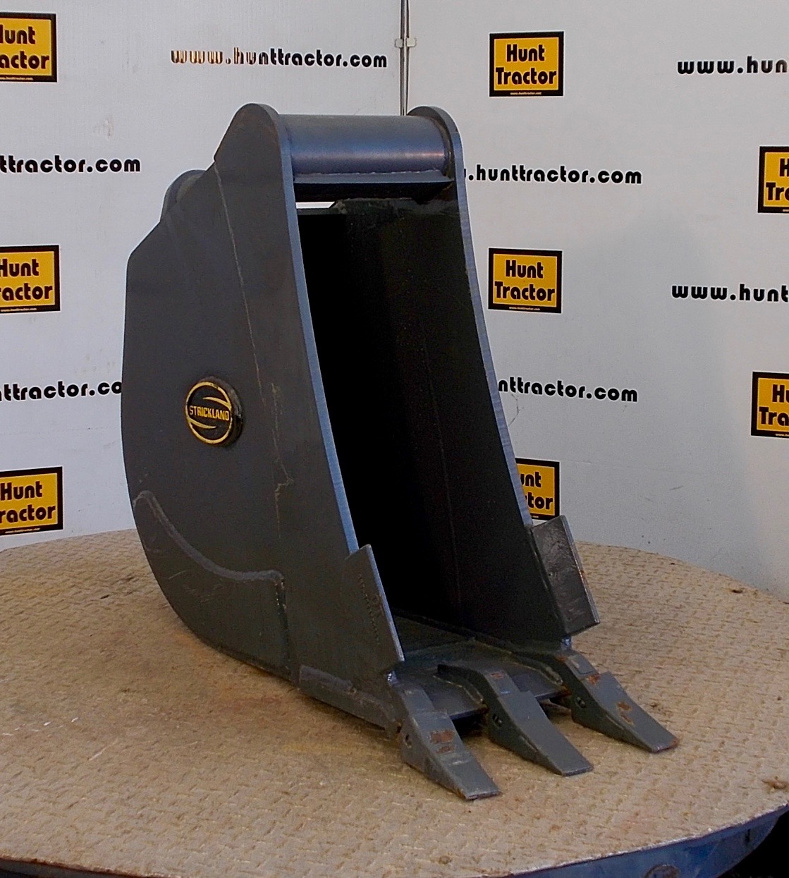 New 12" 1/4 Yd WainRoy Backhoe Bucket For Sale