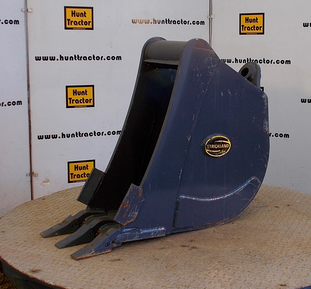 New 12" 1/4 Yd WainRoy Backhoe Bucket For Sale