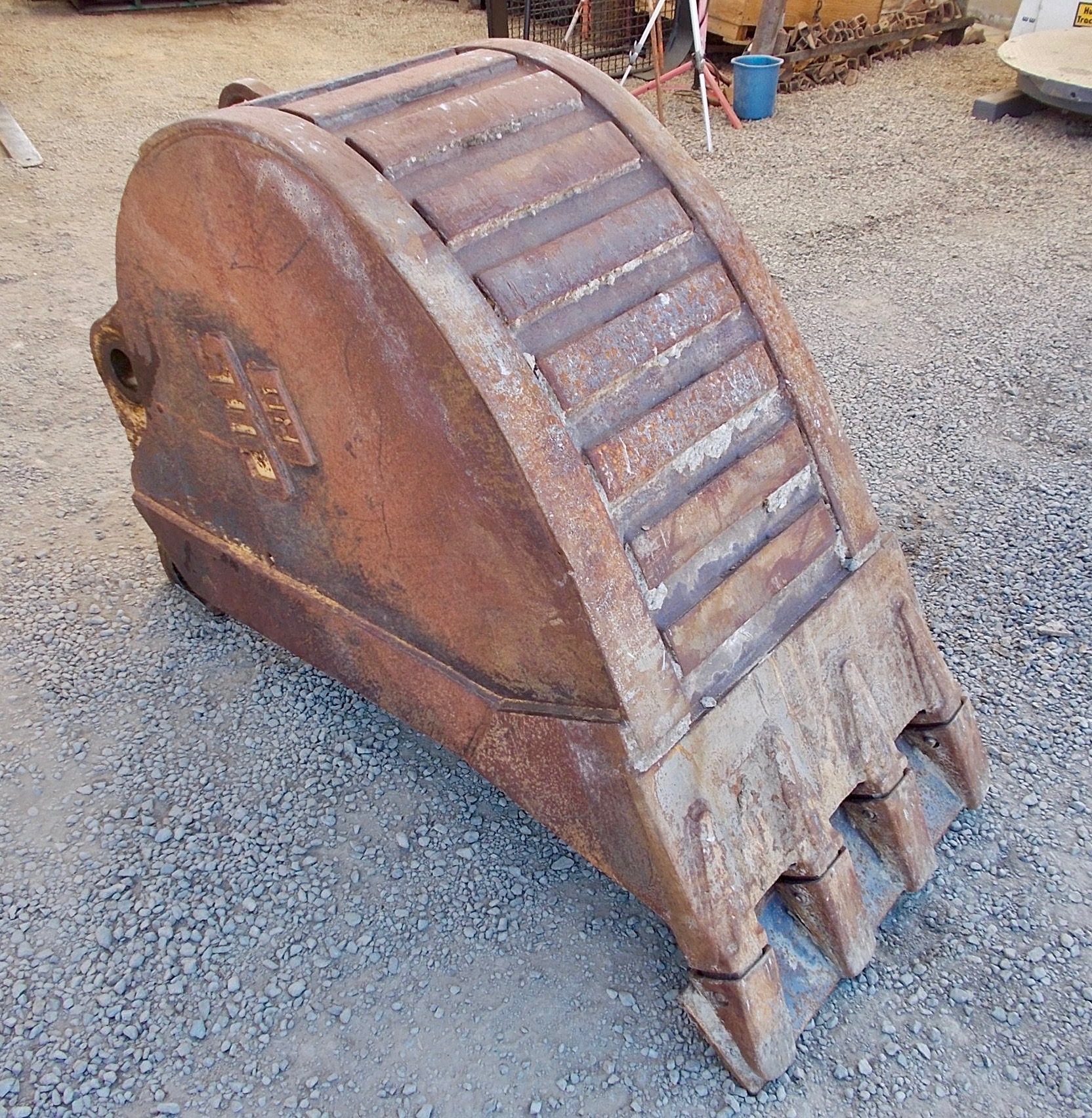 Used 30" Hitachi EX220 PinOn Excavator Bucket For Sale