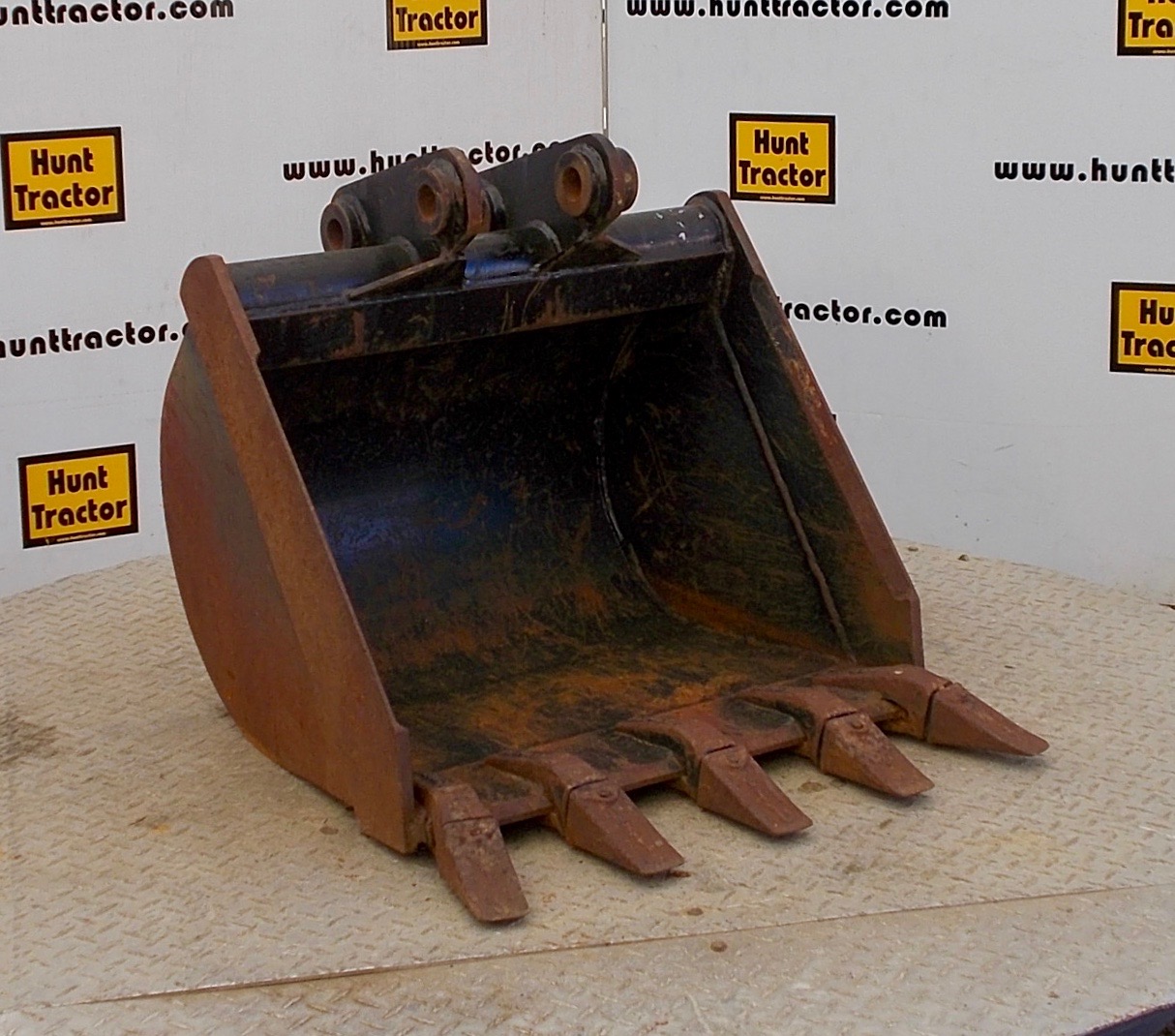 Used 24" Kubota BH90 PinOn Backhoe Bucket For Sale