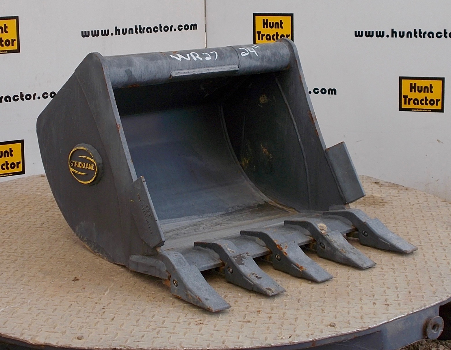 New 24" 1/8 Yd WainRoy MiniExcavator Bucket For Sale