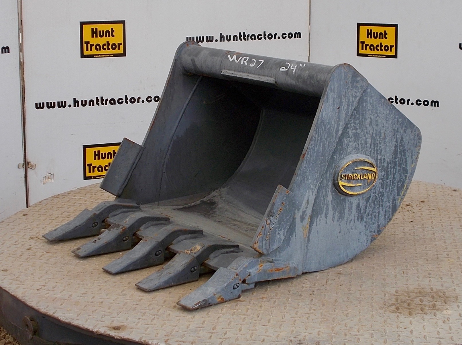New 24" 1/8 Yd WainRoy MiniExcavator Bucket For Sale