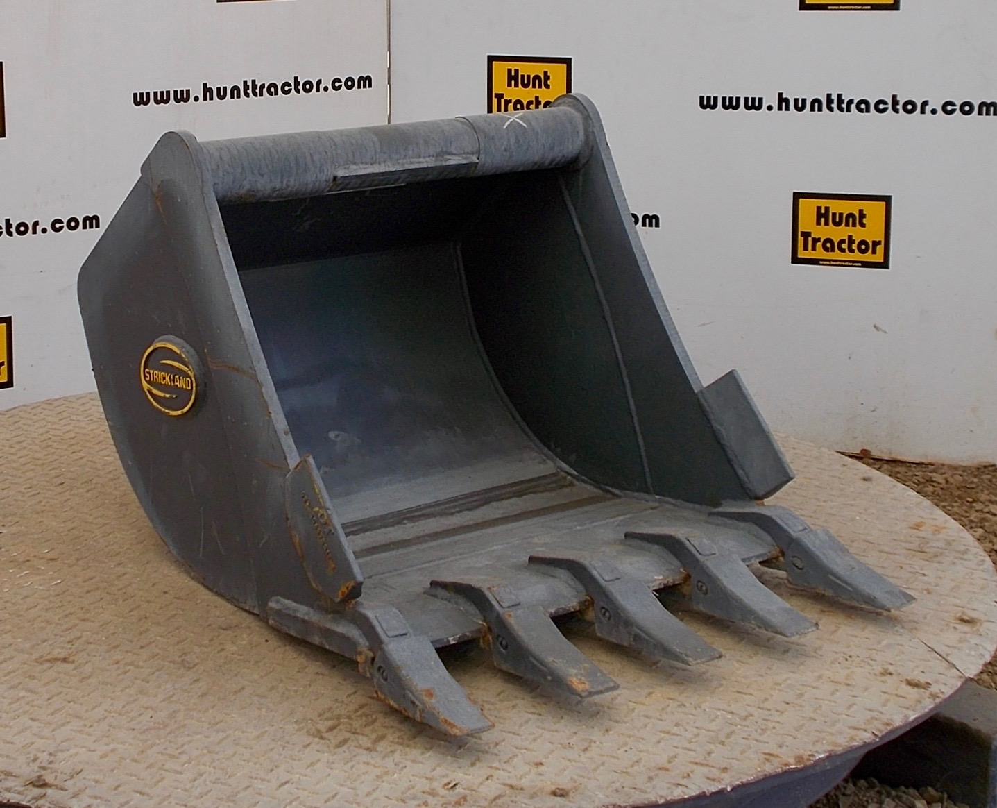 New 24" 1/8 Yd WainRoy MiniExcavator Bucket For Sale