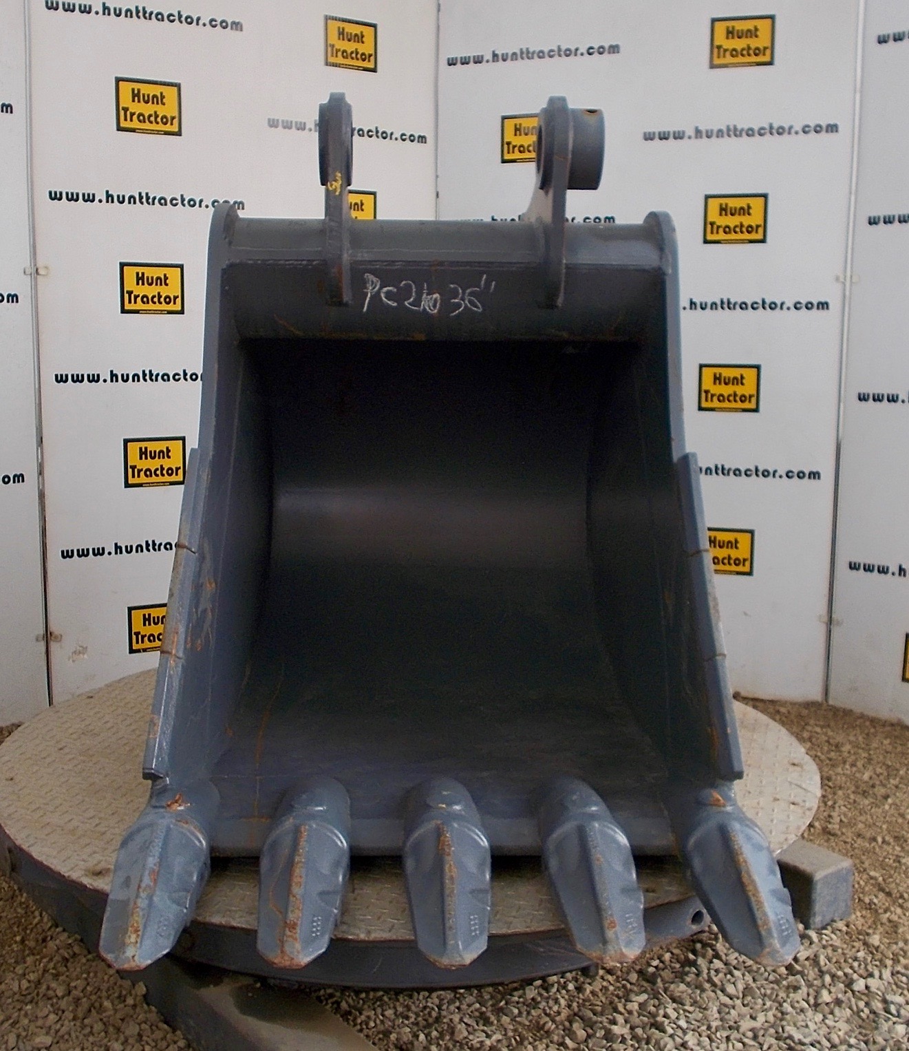 New 36" Komatsu PC2006 PinOn Excavator Bucket For Sale