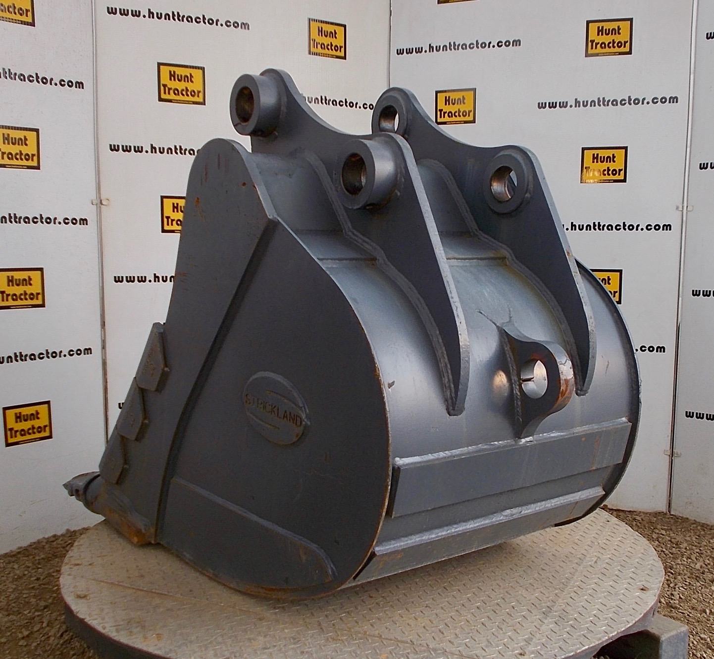 New 36" Komatsu PC2006 PinOn Excavator Bucket For Sale