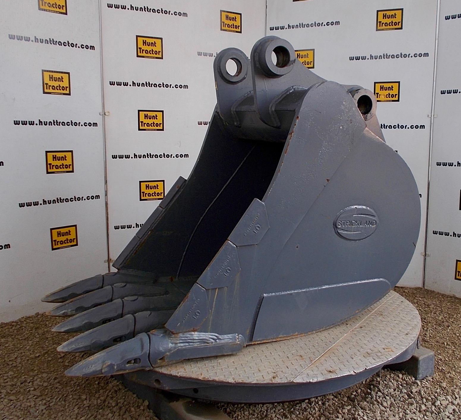 New 36" Komatsu PC228USLC2 PinOn Excavator Bucket For Sale