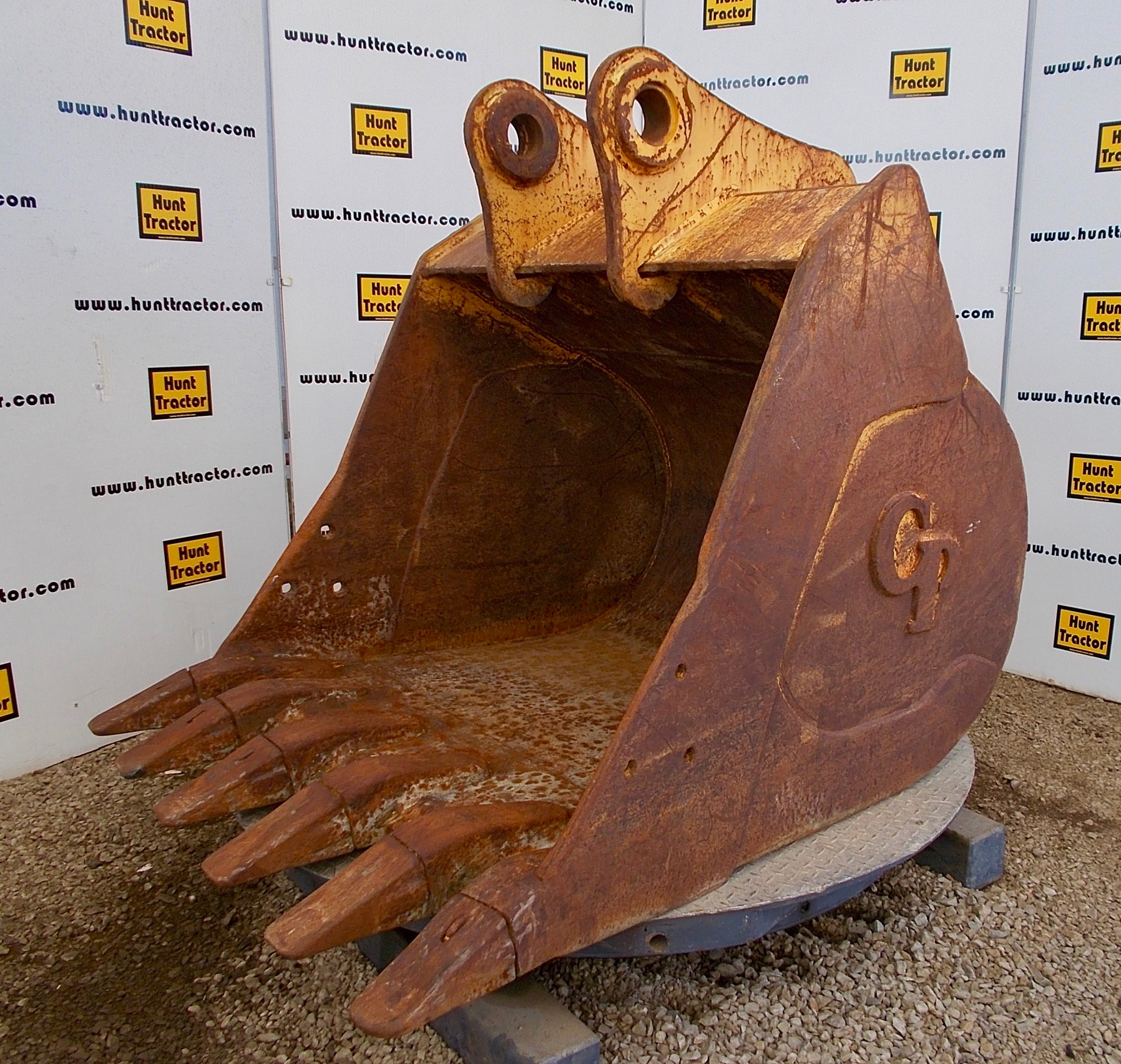 Used 48" Hitachi EX200 PinOn Excavator Bucket For Sale