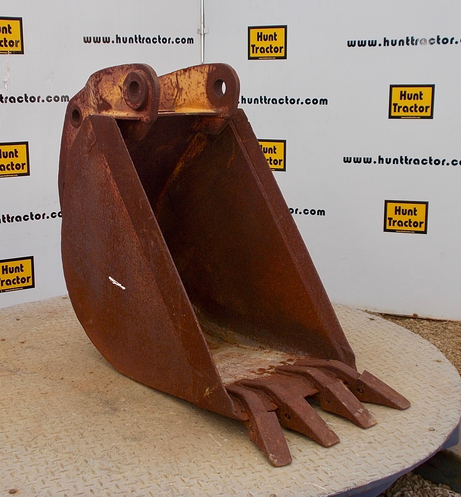 Used 18" Case 580B PinOn Backhoe Bucket For Sale