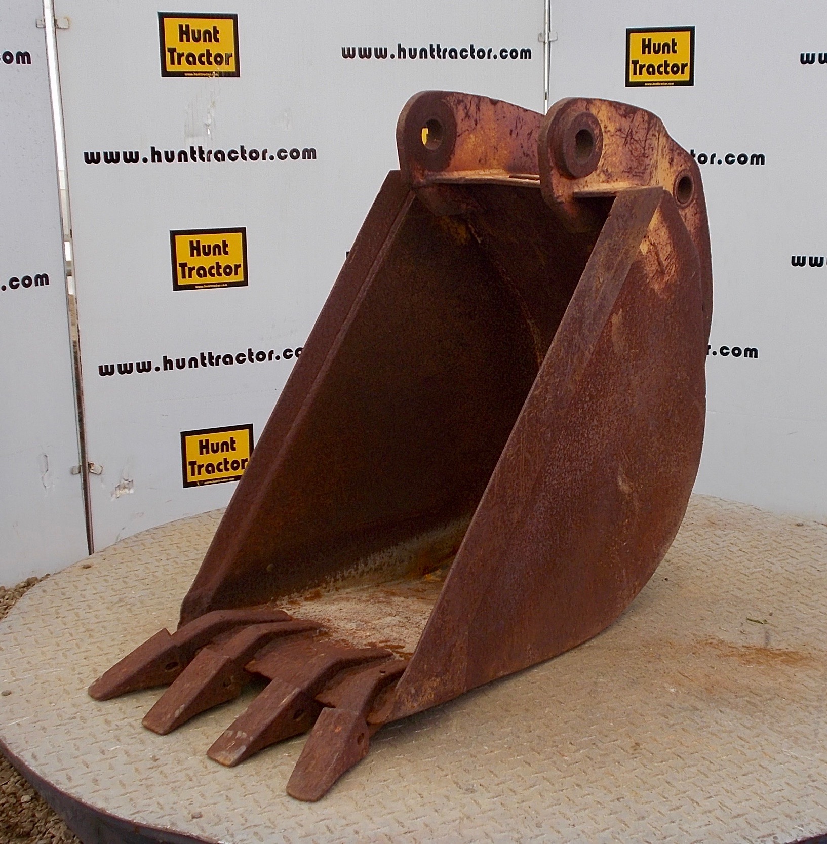 Used 18" Case 580C PinOn Backhoe Bucket For Sale