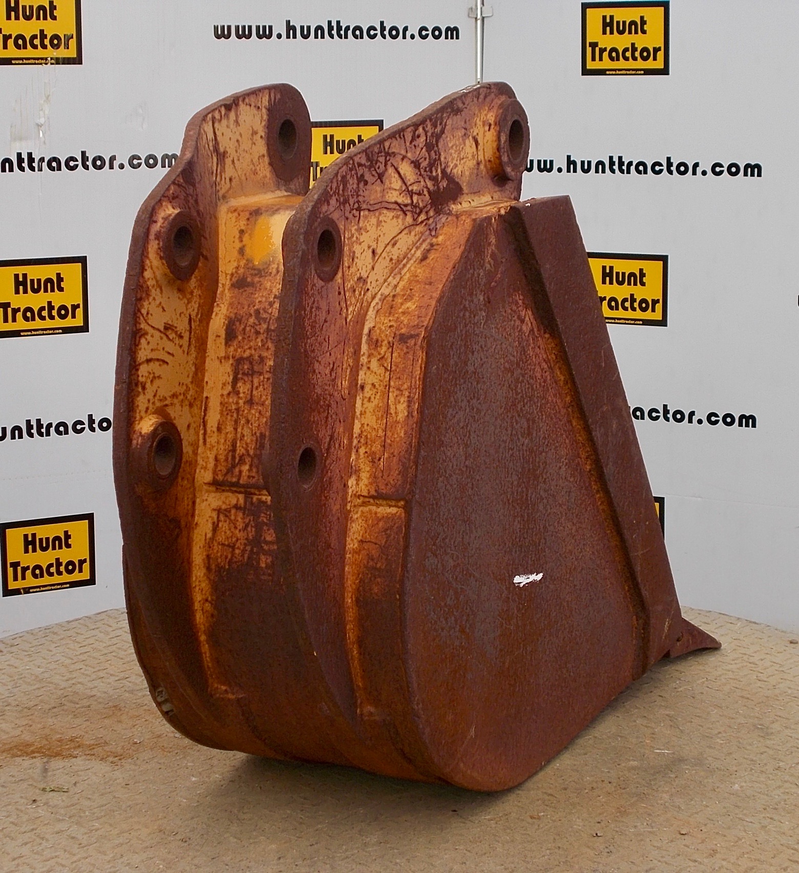 Used 18" Case 580C PinOn Backhoe Bucket For Sale