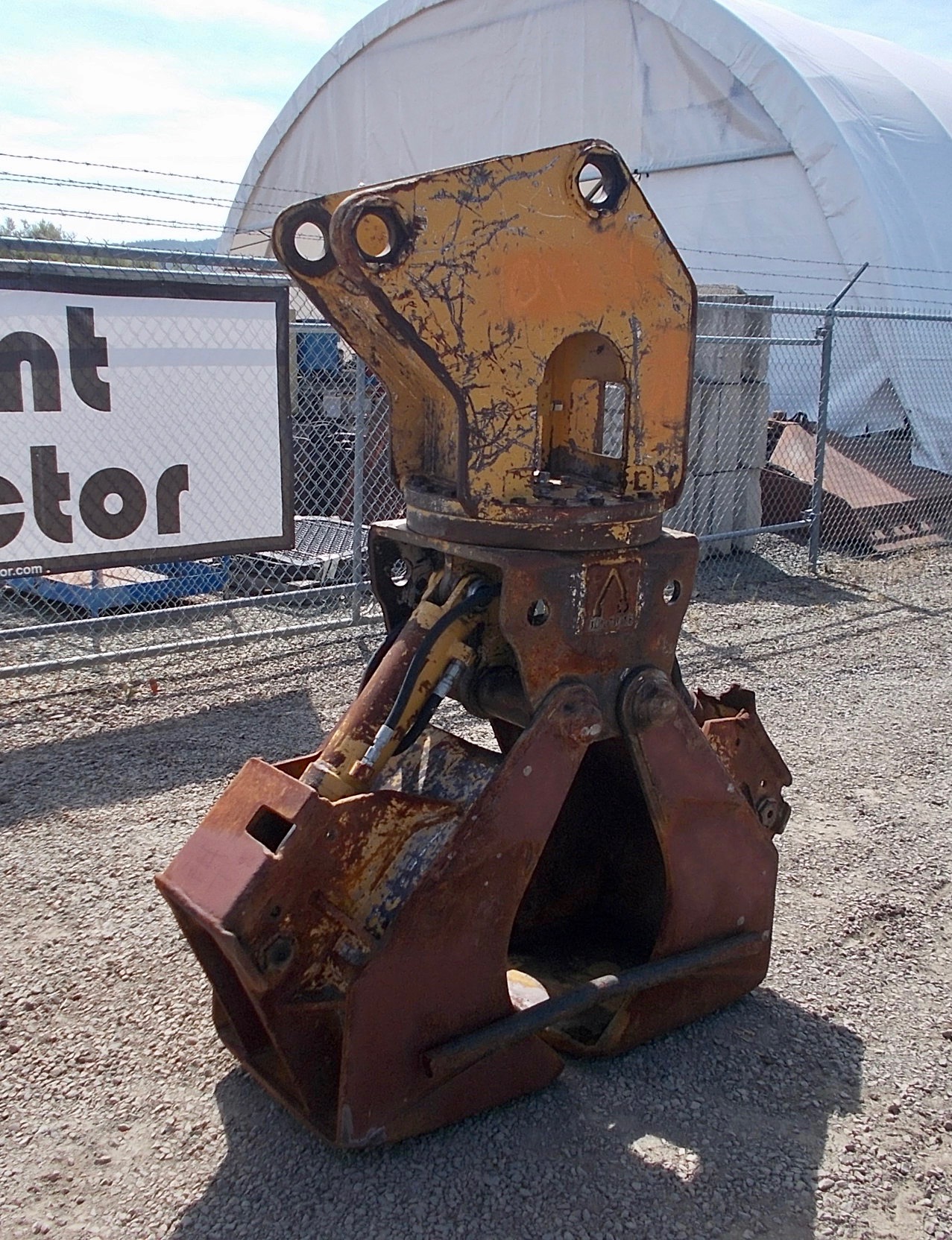 Used PinOn Clamshell Bucket For Sale