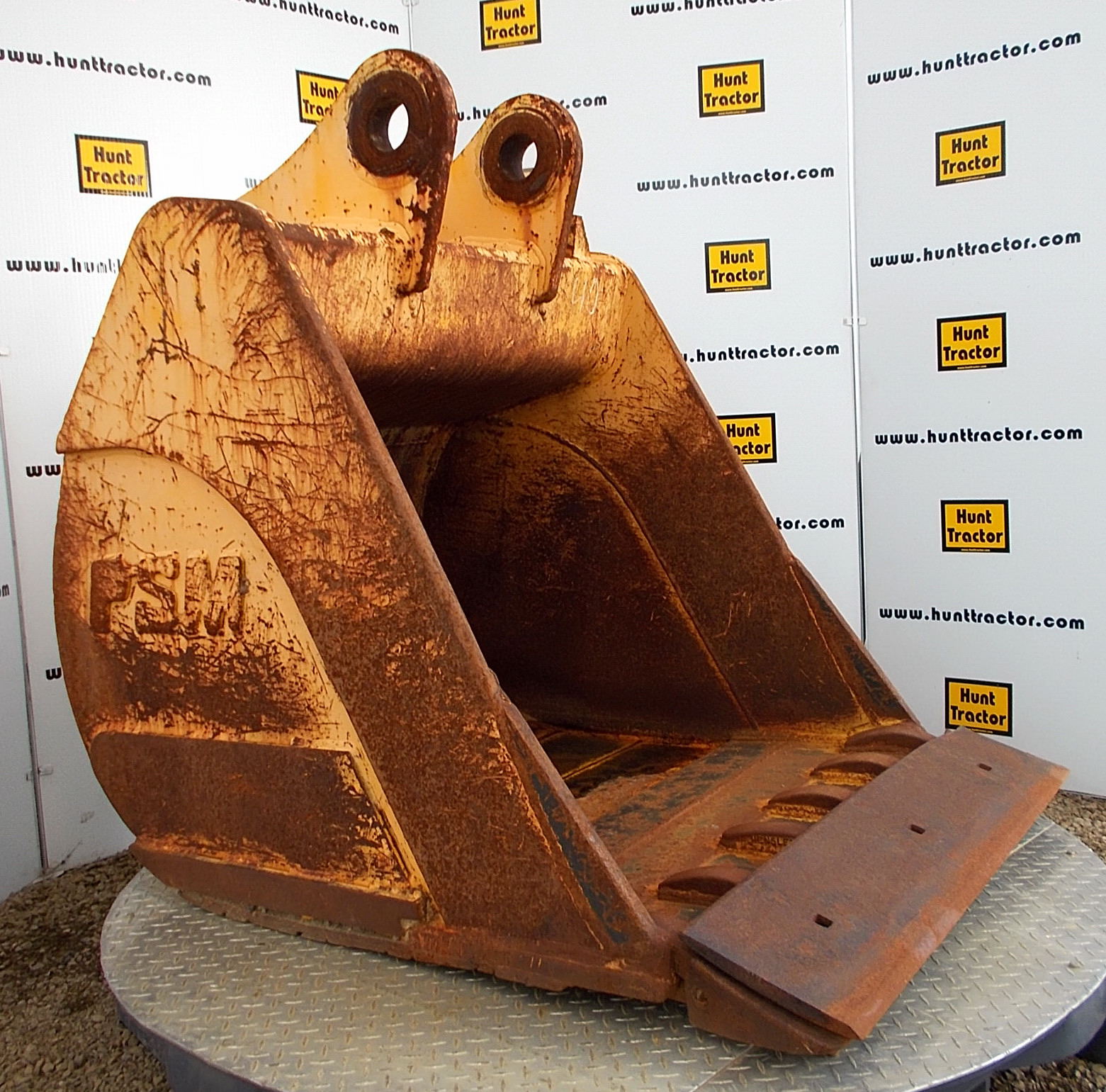 Used 42" John Deere 225DLC PinOn Excavator Bucket For Sale