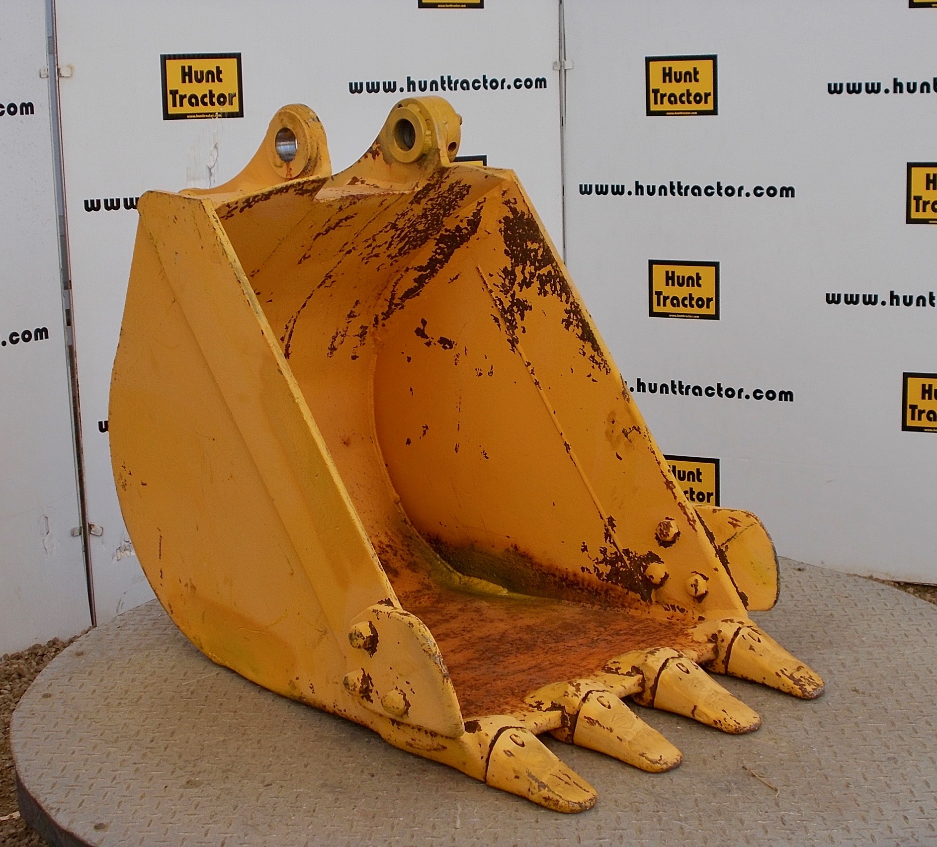 Used 25" Yanmar SV100 PinOn Excavator Bucket For Sale