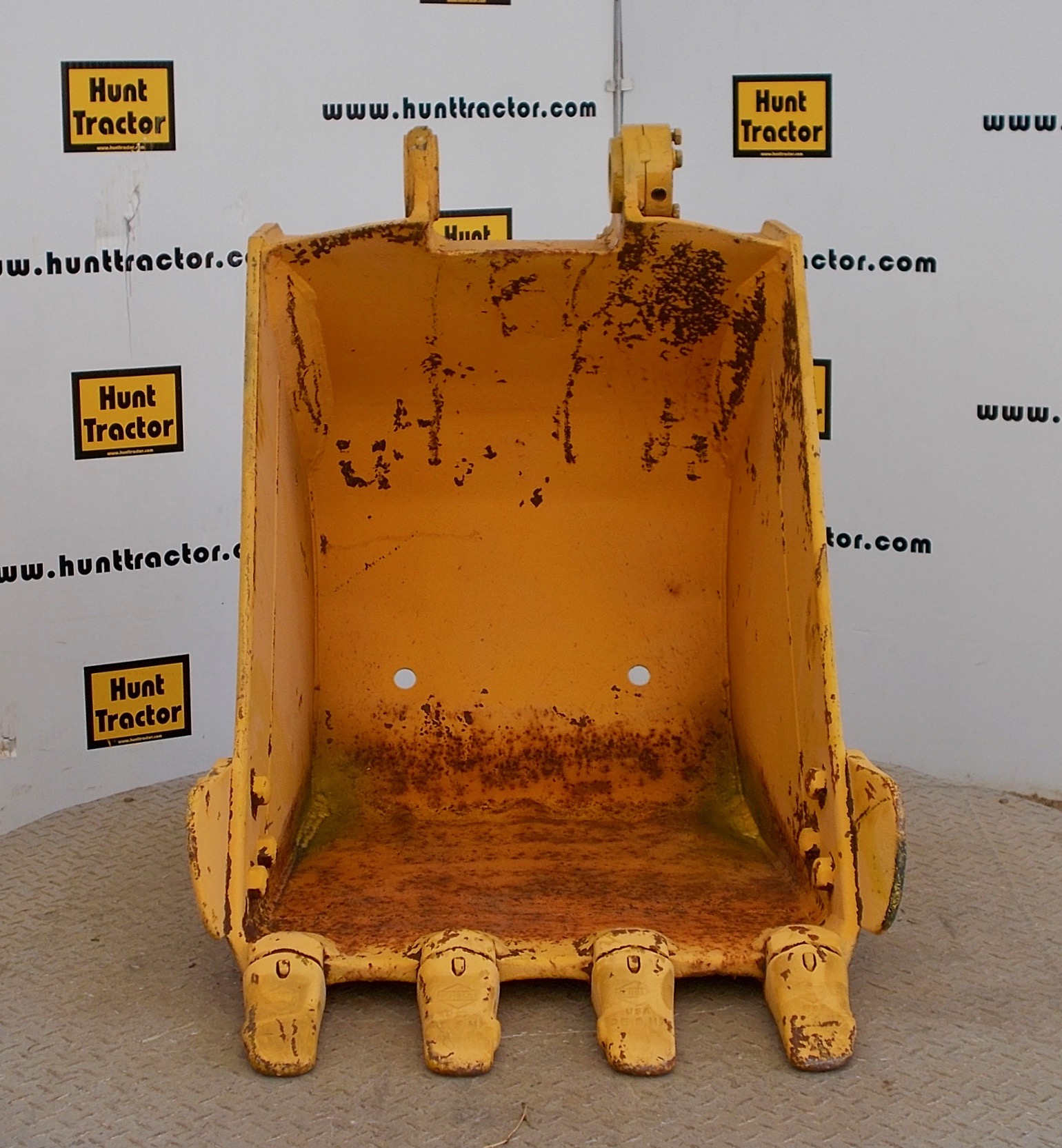 Used 25" Yanmar SV100 PinOn Excavator Bucket For Sale