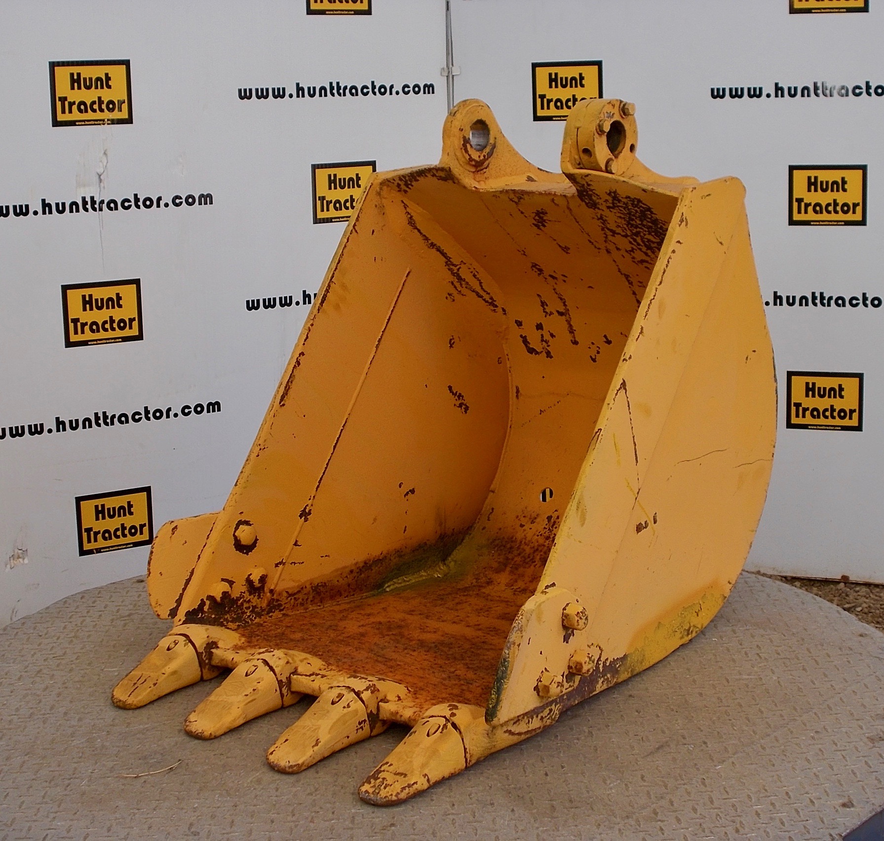 Used 25" Yanmar VIO752 PinOn Excavator Bucket For Sale