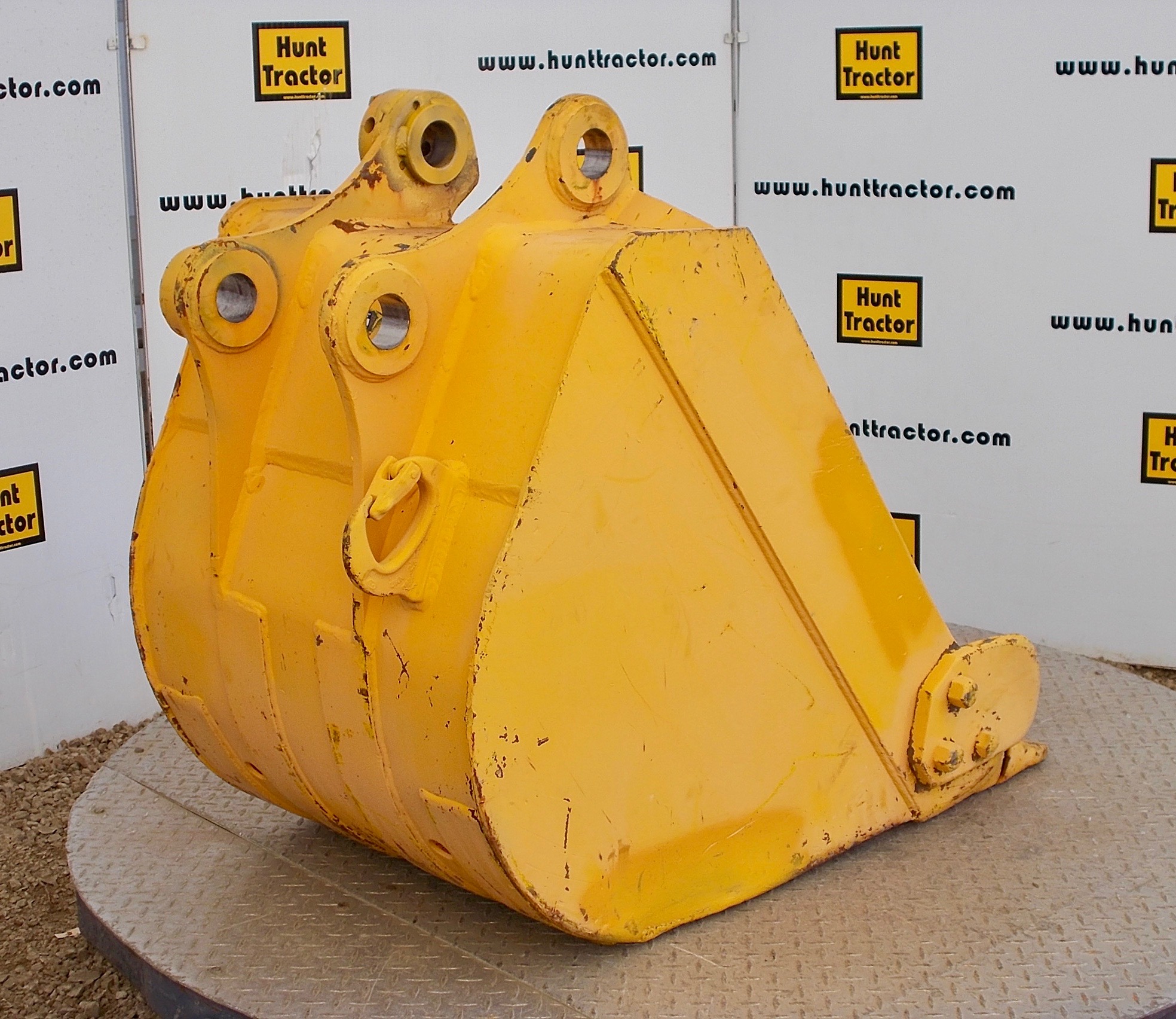 Used 25" Yanmar SV100 PinOn Excavator Bucket For Sale