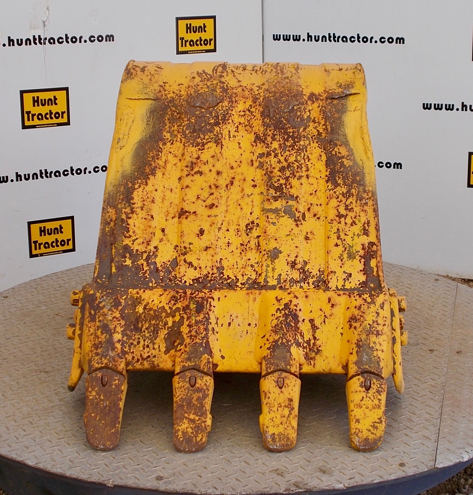 Used 25" Yanmar SV100 PinOn Excavator Bucket For Sale