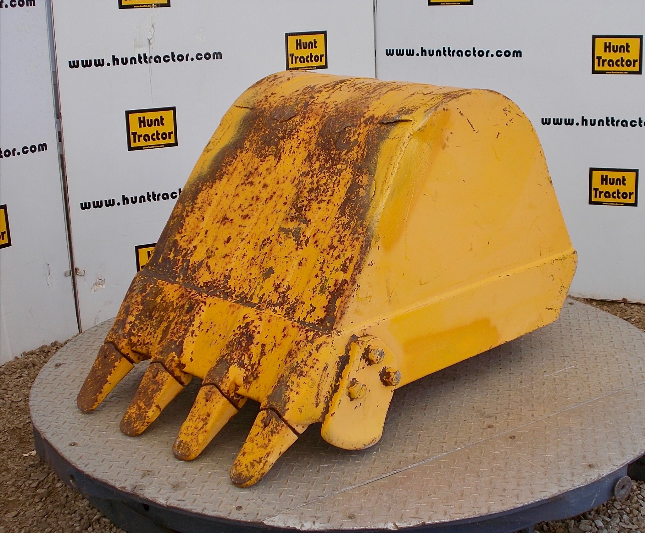 Used 25" Yanmar SV100 PinOn Excavator Bucket For Sale