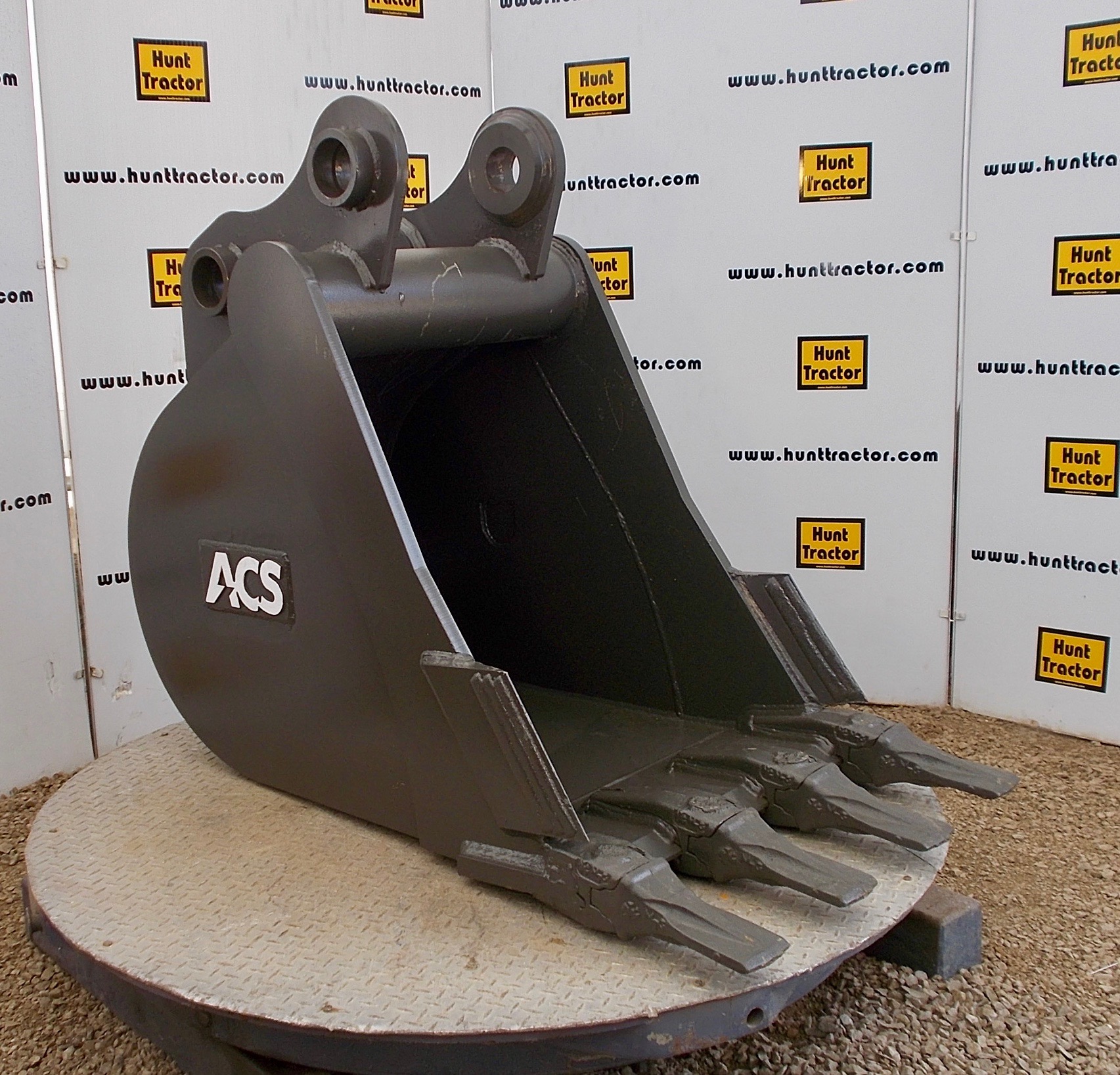 New 30" John Deere 160LC PinOn Excavator Bucket For Sale
