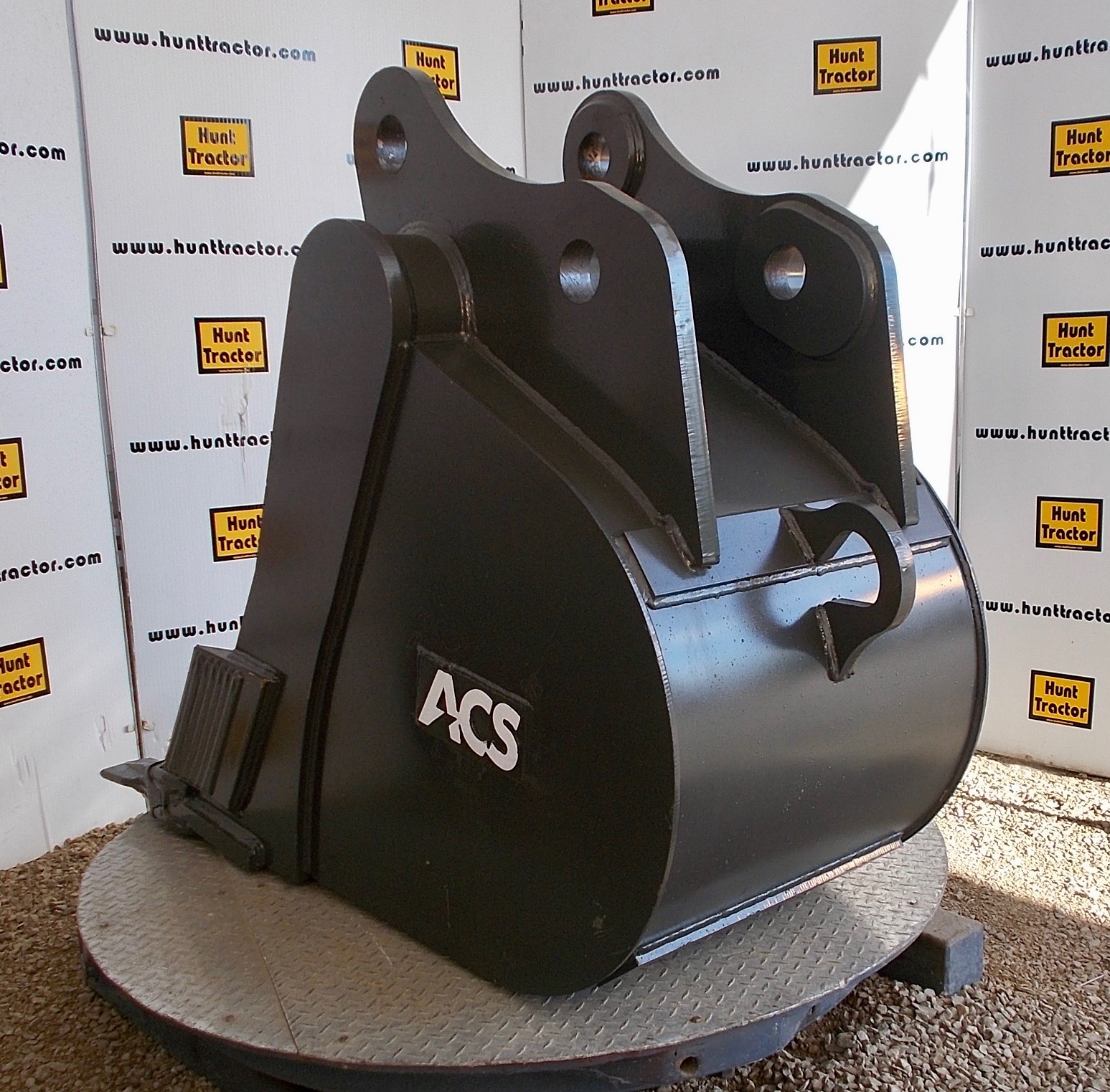 New 33" Doosan 220V PinOn Excavator Bucket For Sale