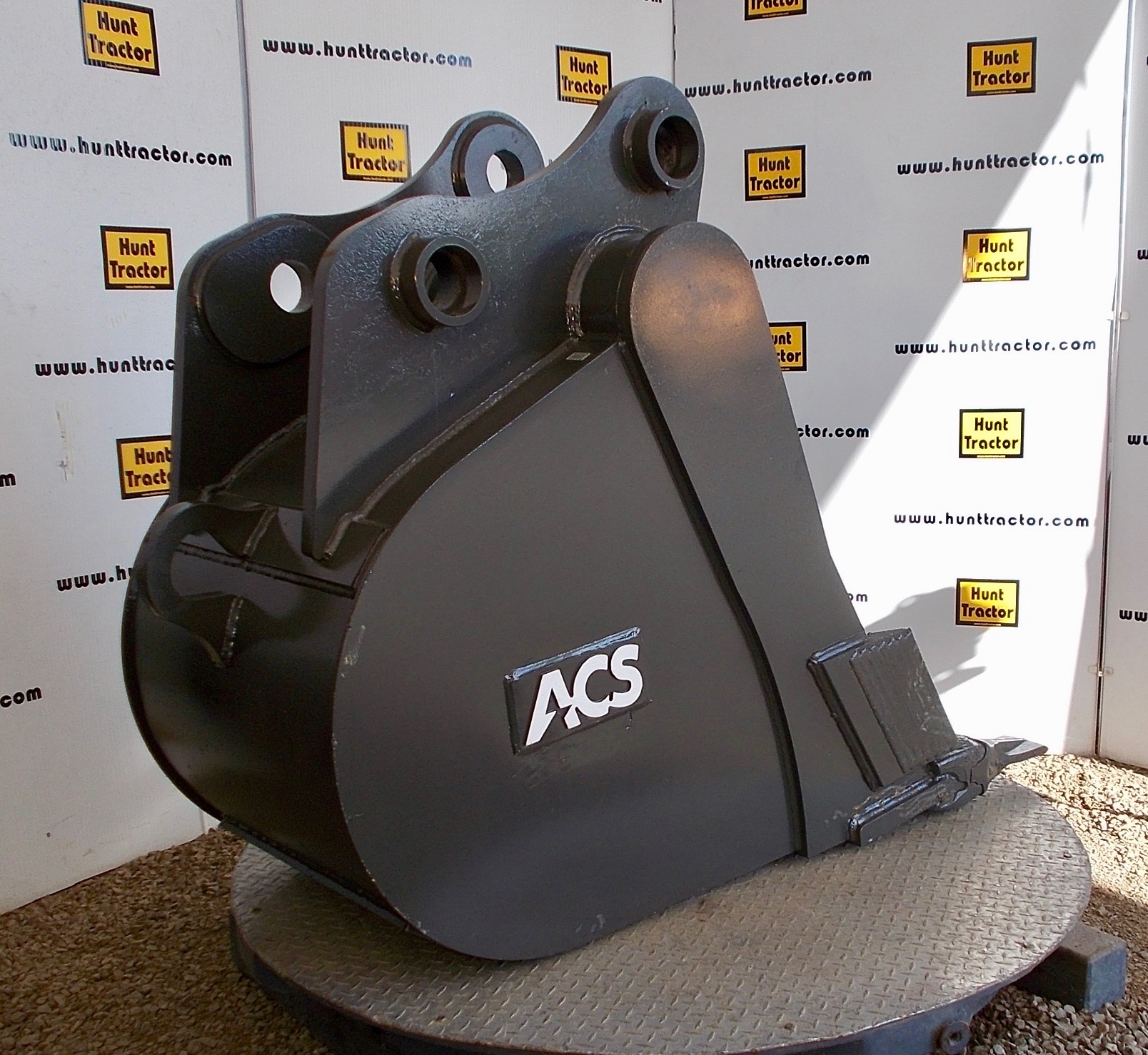 New 33" Doosan 220V PinOn Excavator Bucket For Sale