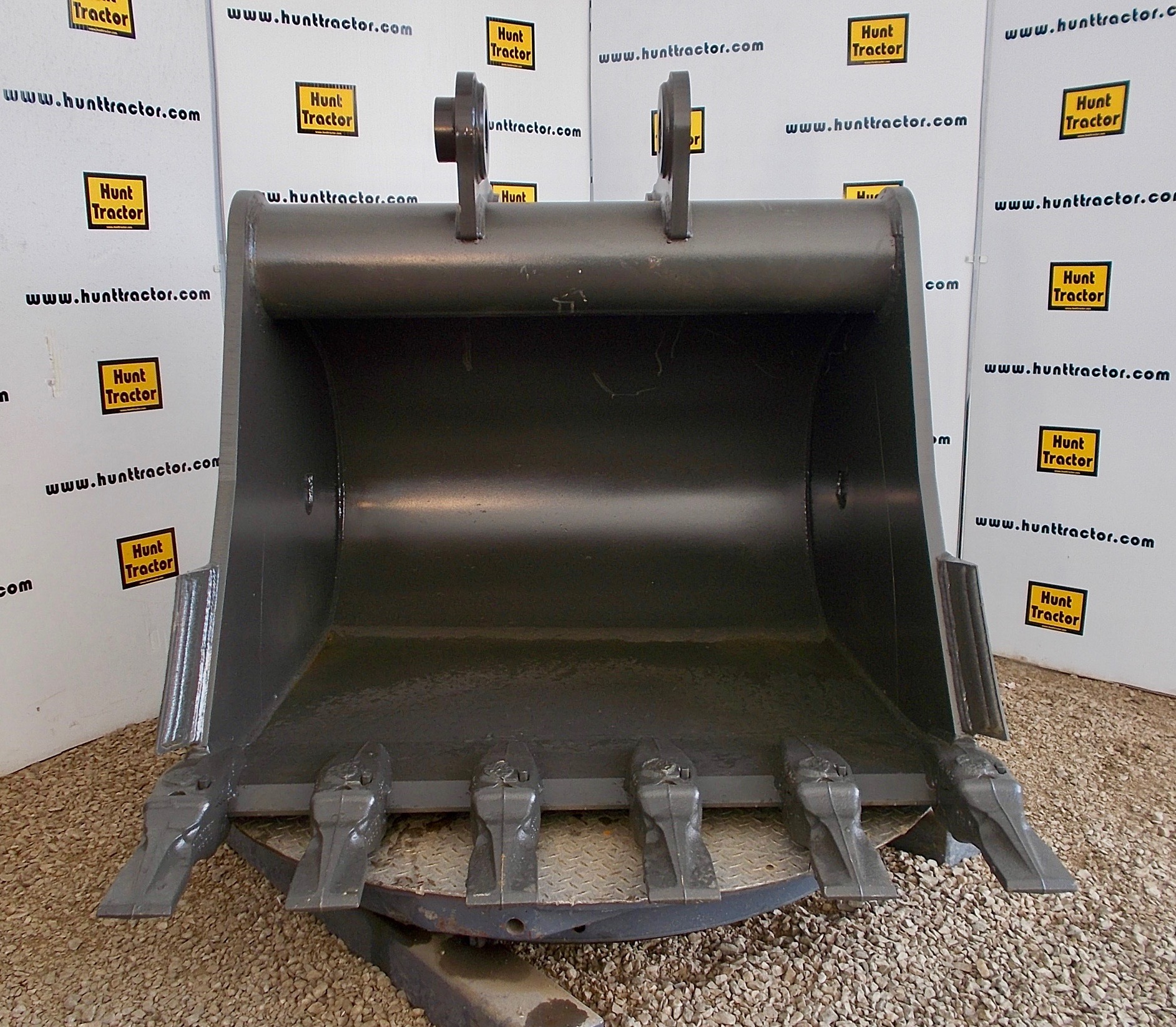 New 56" Doosan DX225 PinOn Excavator Bucket For Sale