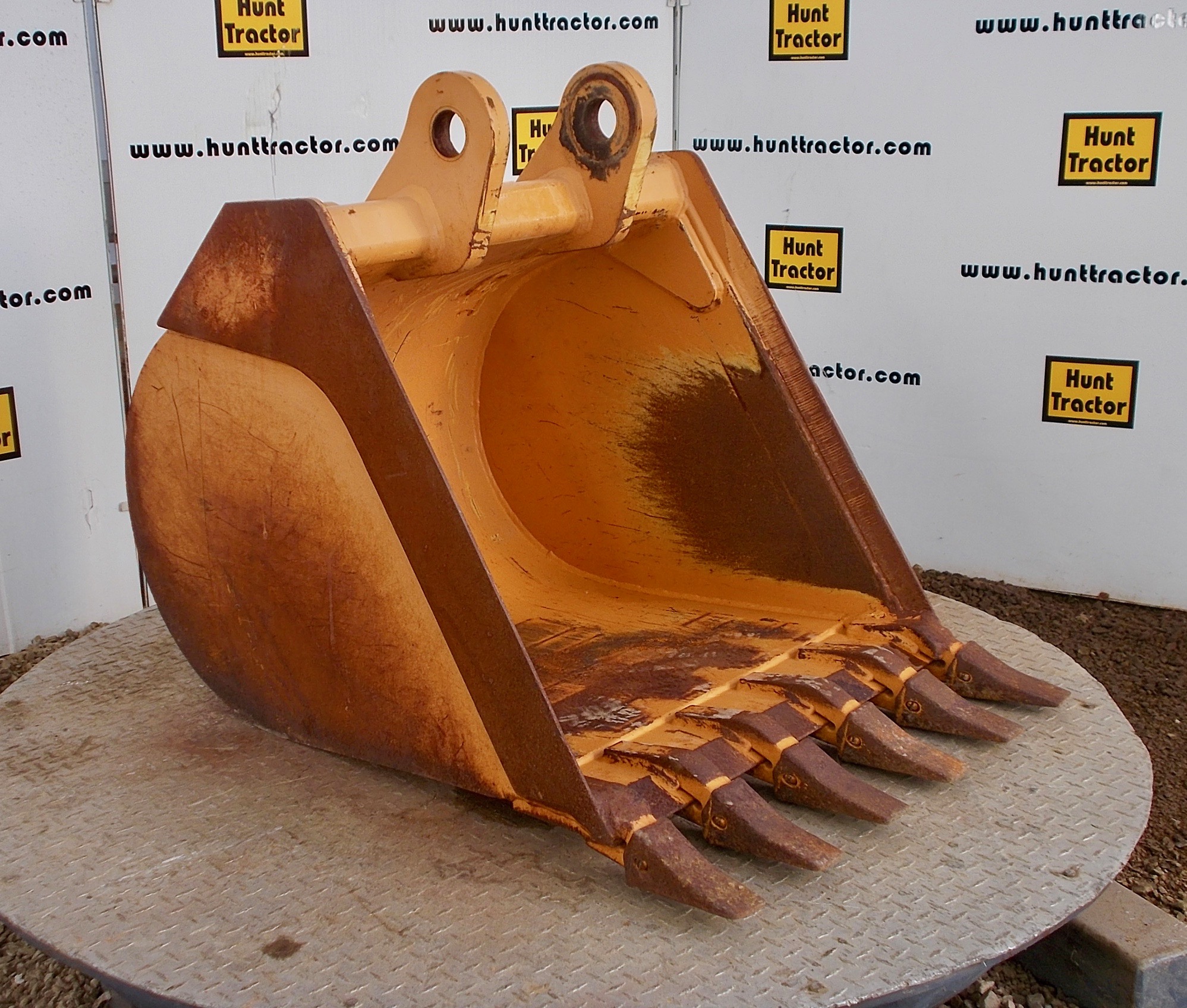 Used 30" Case 580N PinOn Backhoe Bucket For Sale