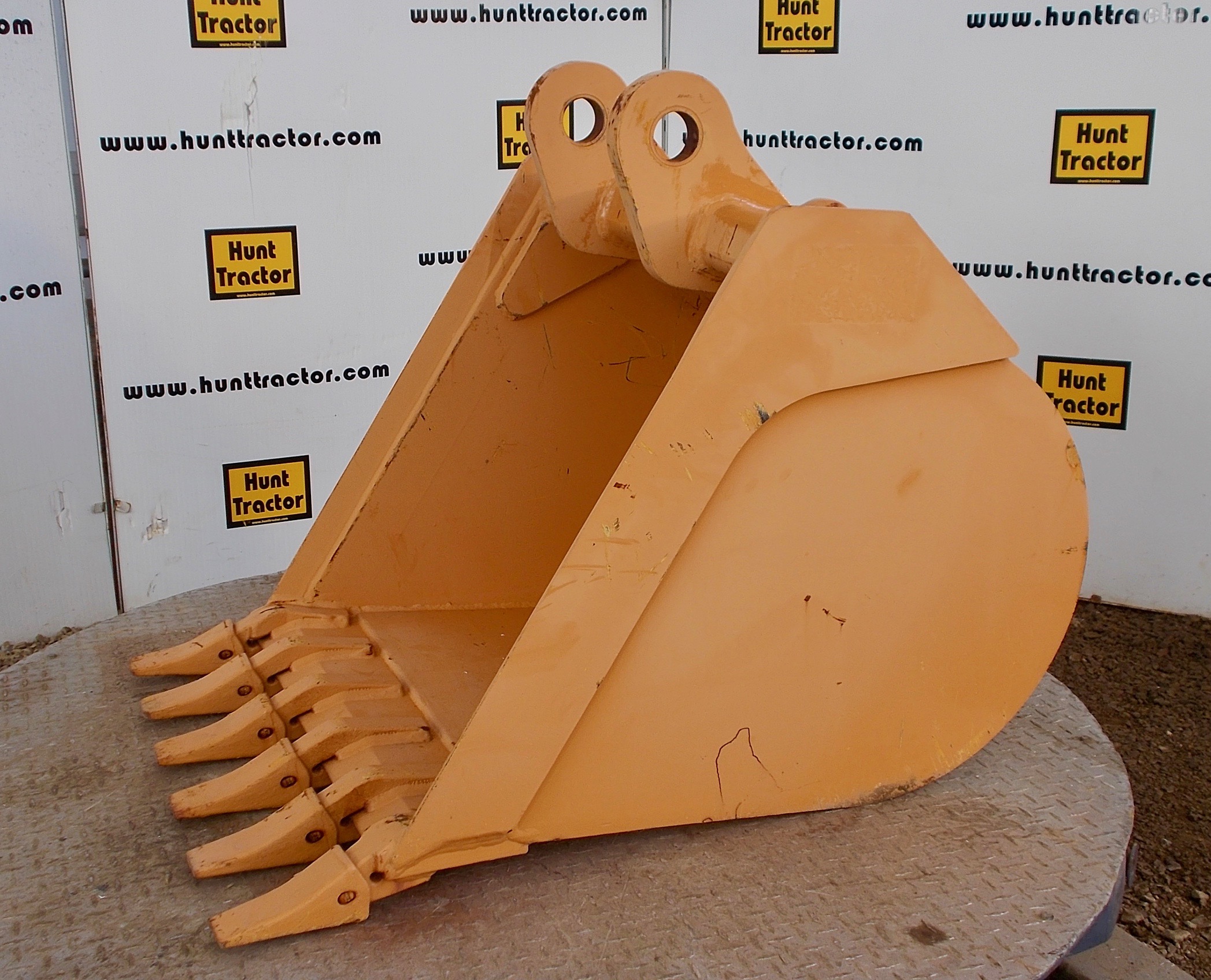 New 30" Case 580SN PinOn Backhoe Bucket For Sale