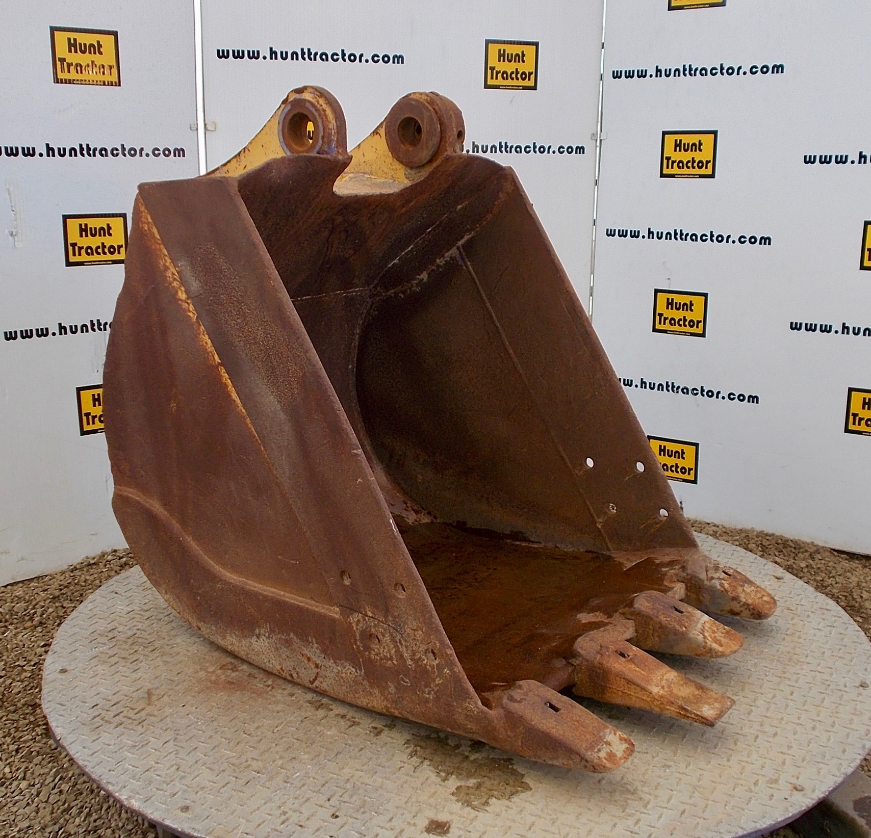 Used 32" Komatsu PC1206 PinOn Excavator Bucket For Sale