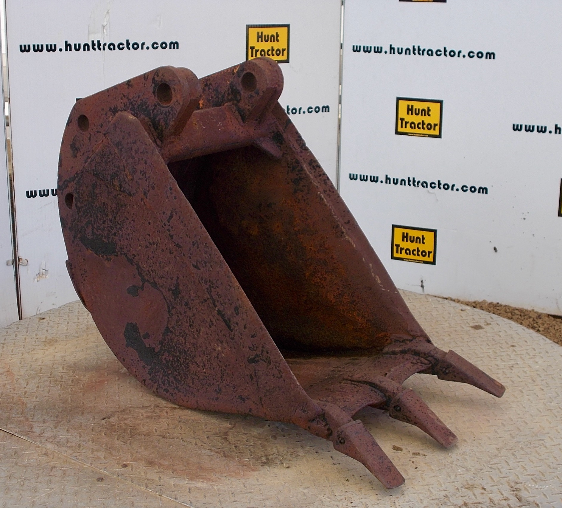 Used 18" John Deere 310 PinOn Backhoe Bucket For Sale