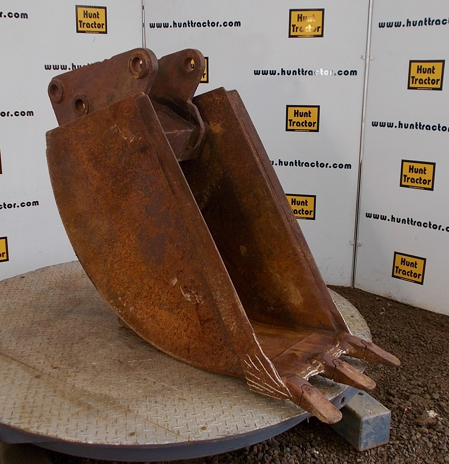 Used 18" Ford 555 PinOn Backhoe Bucket For Sale
