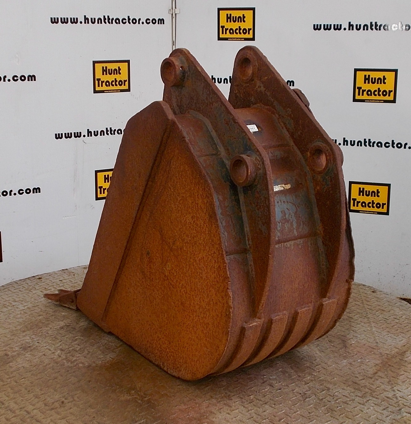 Used 18" JCB 214 PinOn Backhoe Bucket For Sale