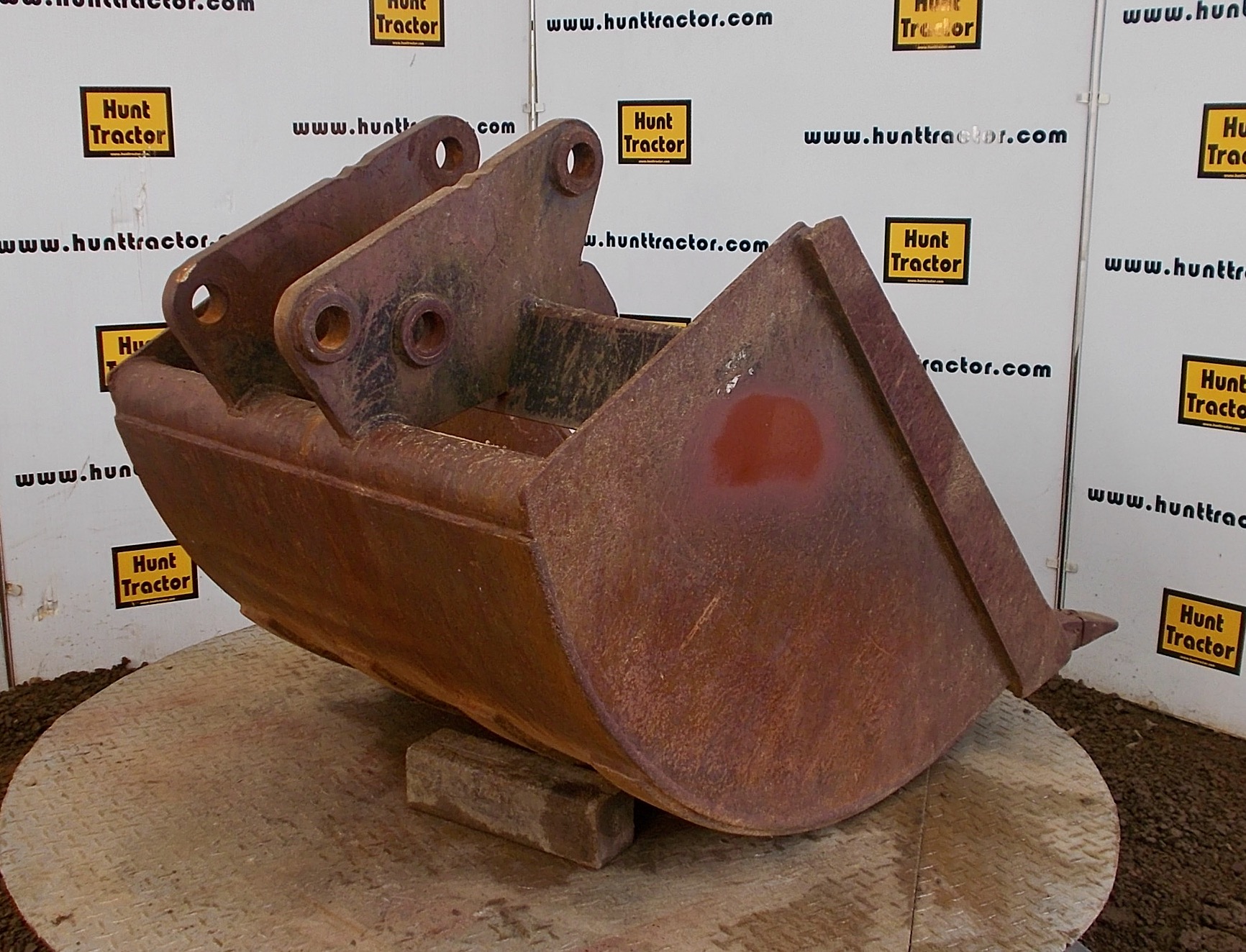 Used 36" Ford 555 PinOn Backhoe Bucket For Sale