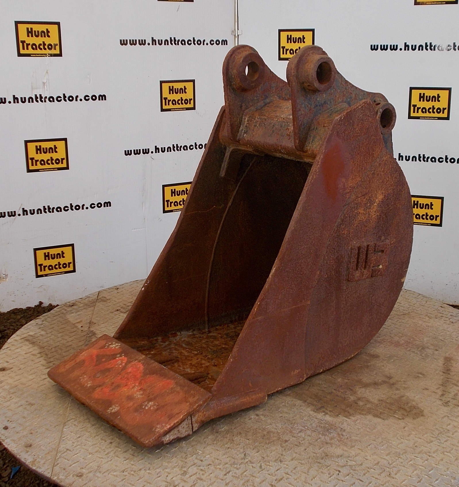 Used 19" PinOn Excavator Bucket For Sale