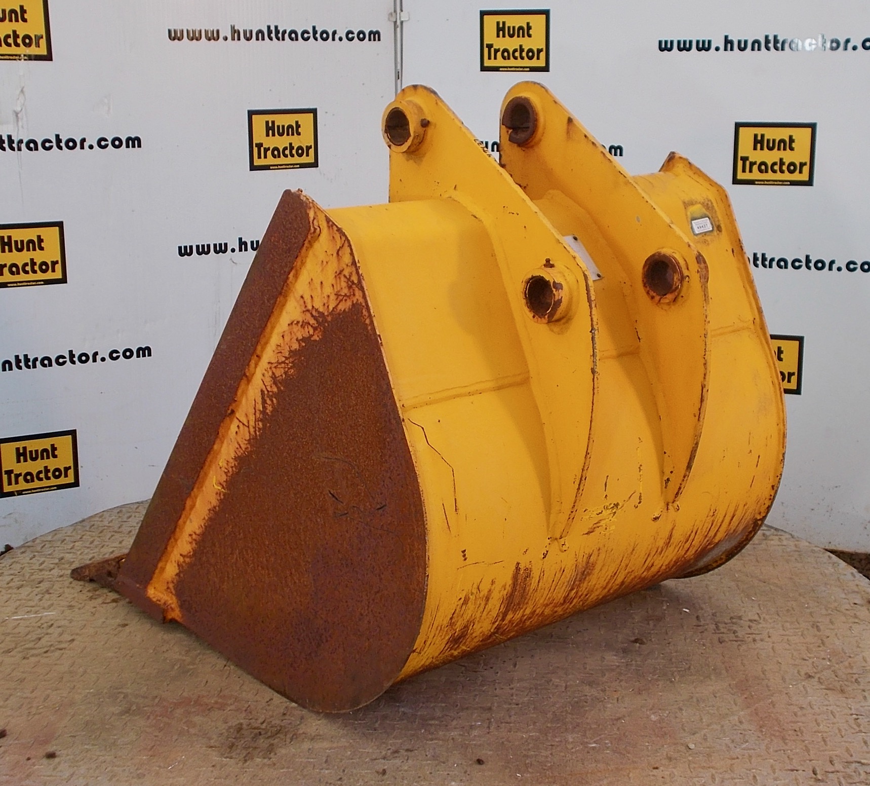 Used 30" JCB 214 PinOn Backhoe Bucket For Sale
